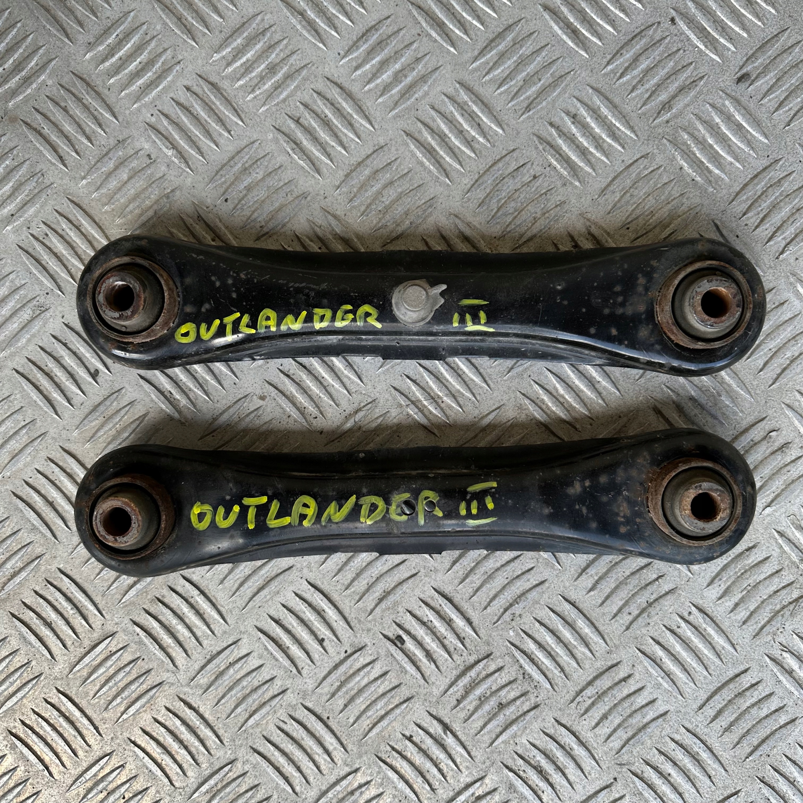 QUERLENKER LINKS RECHTS HECK MITSUBISHI OUTLANDER III