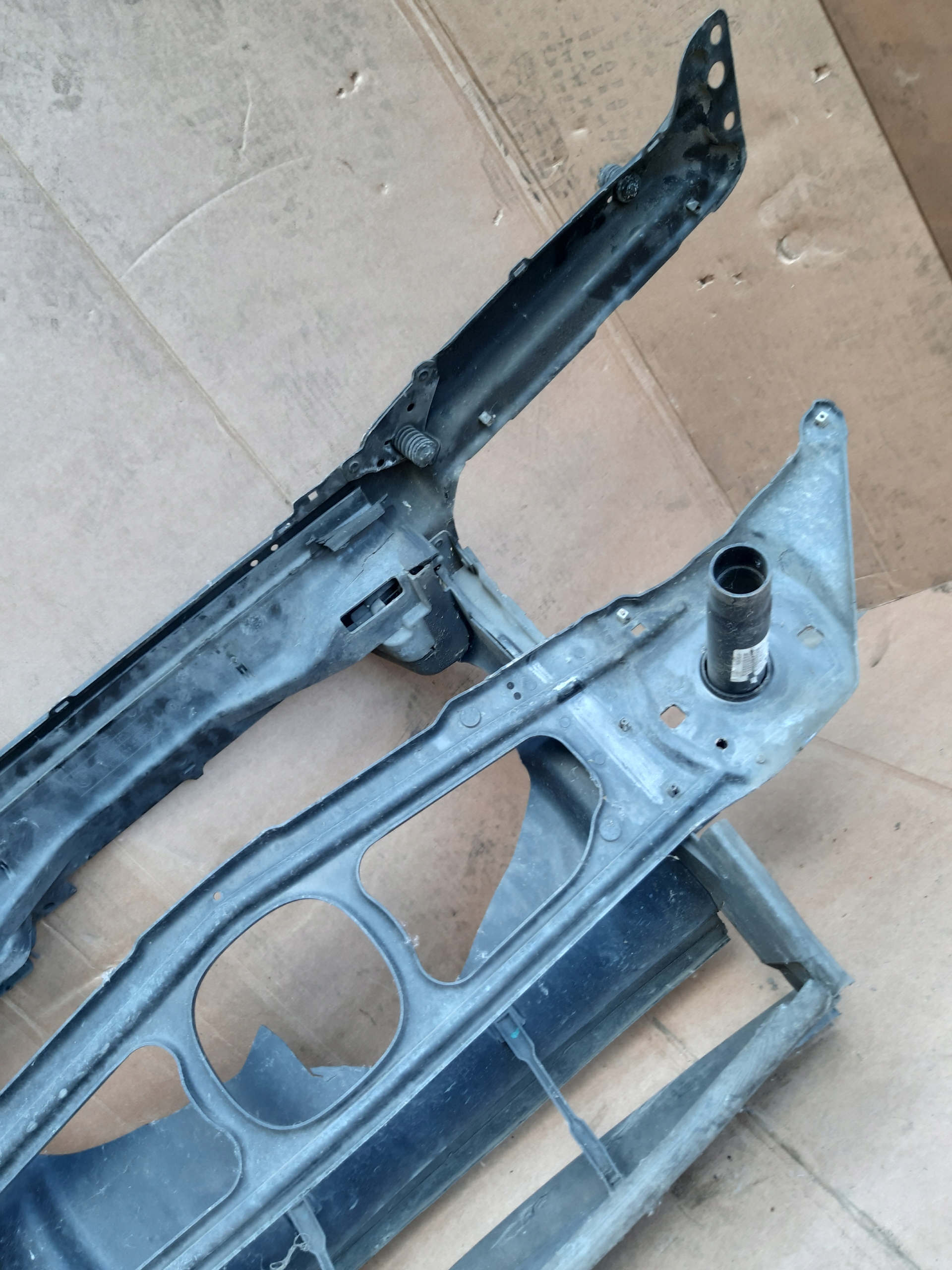 Armature Traverse de fer BMW 3 E46 LIFT