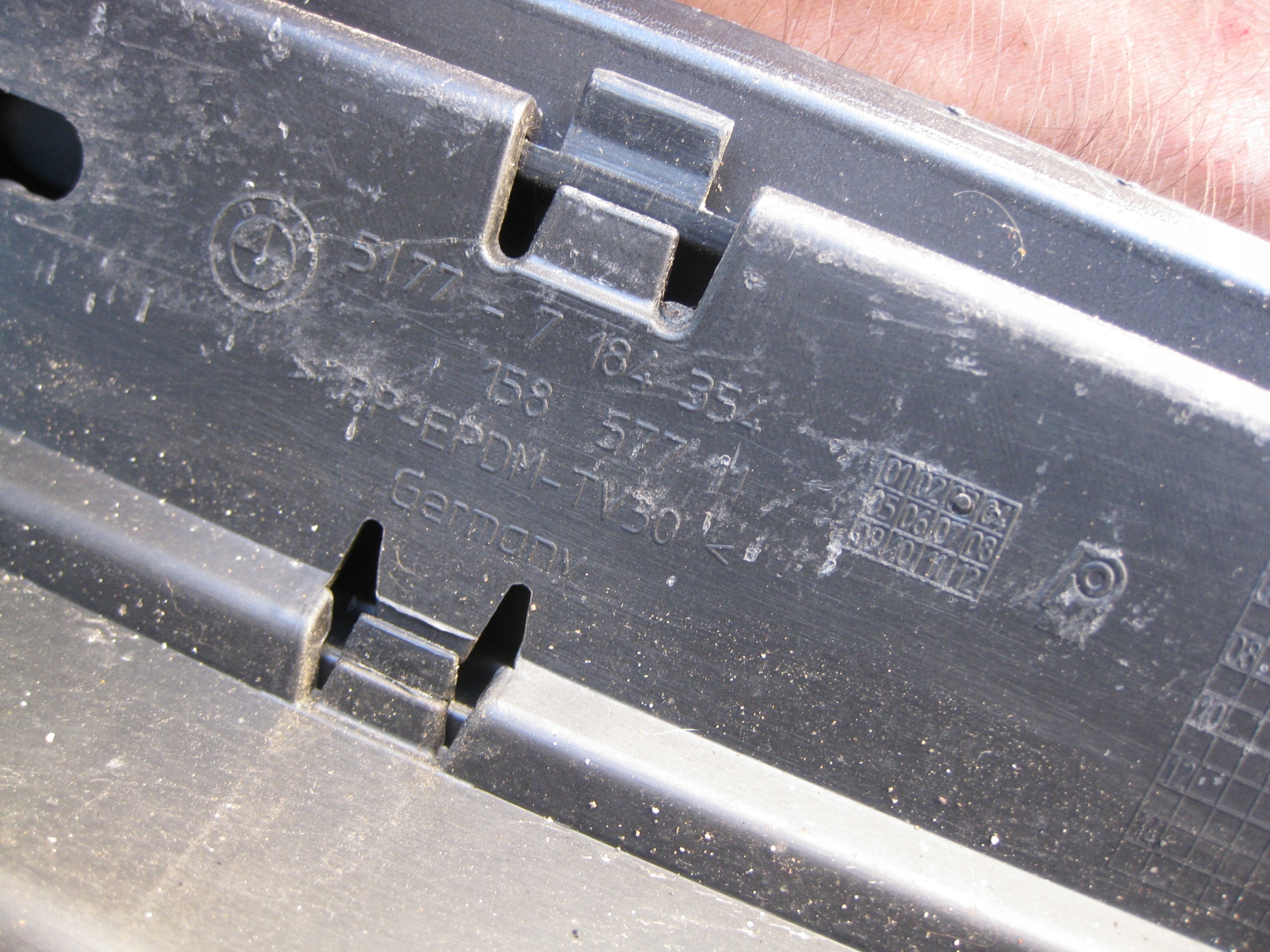 BMW E87 07R moulding threshold right 7184354