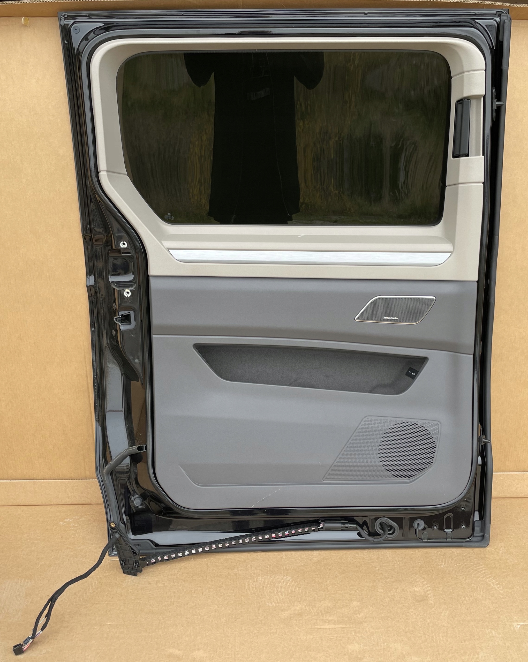 door VW T7 MULTIVAN 2023- W colour LC9X as new complete original right