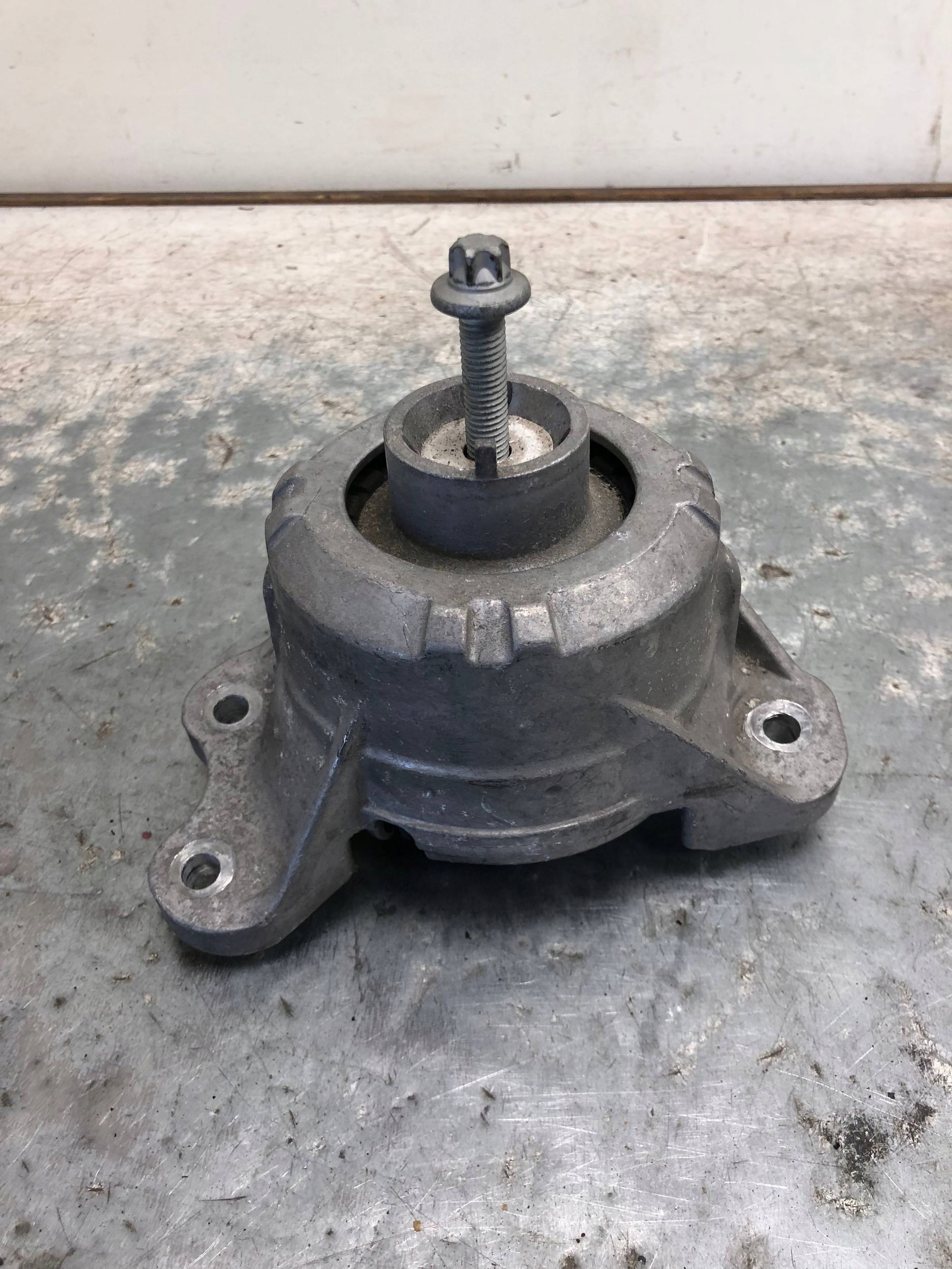 holder engine mount MERCEDES W205 KOMBI