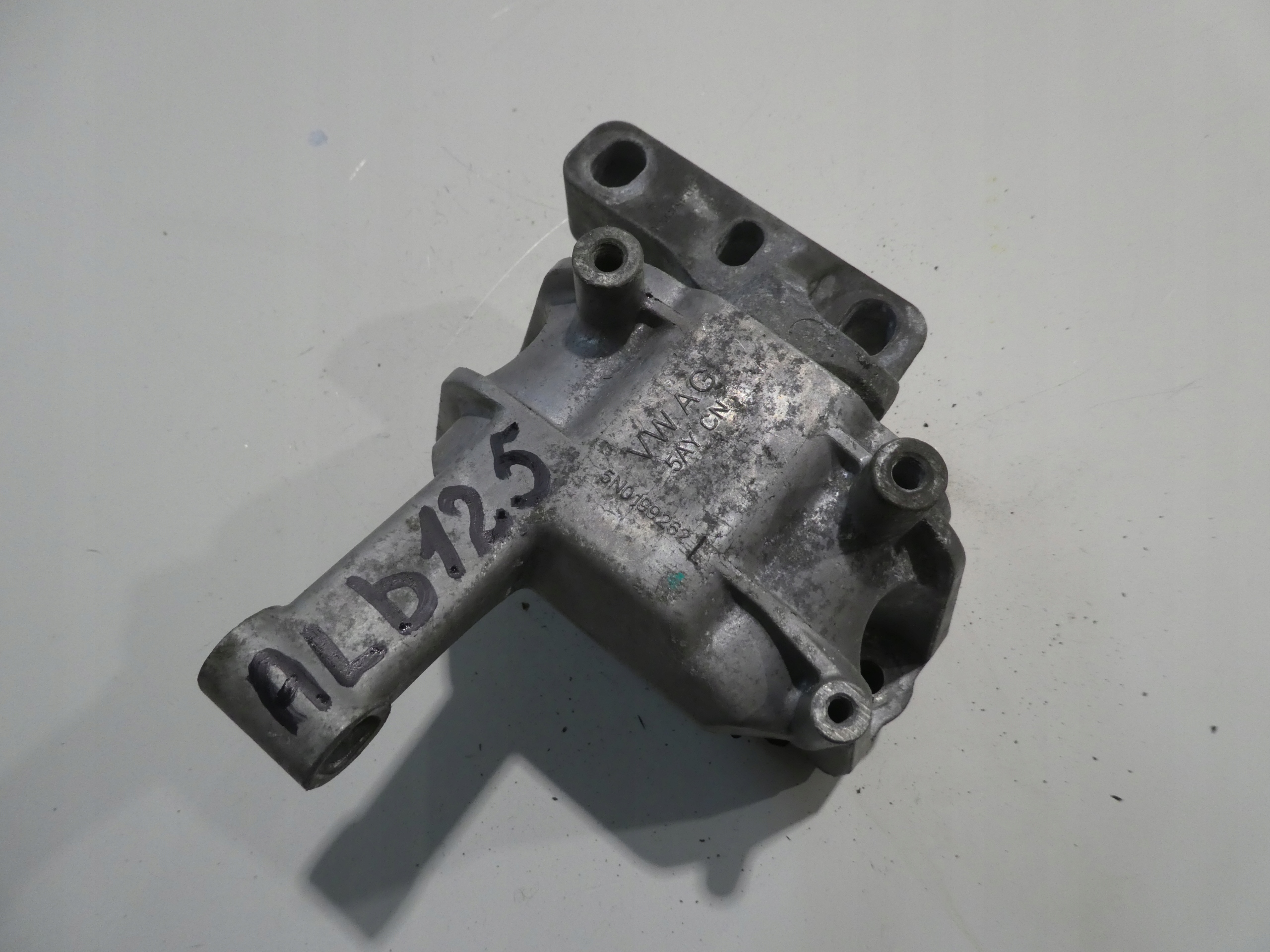 VW AUDI SKODA 2.0 TDI engine mount 5N0199262L