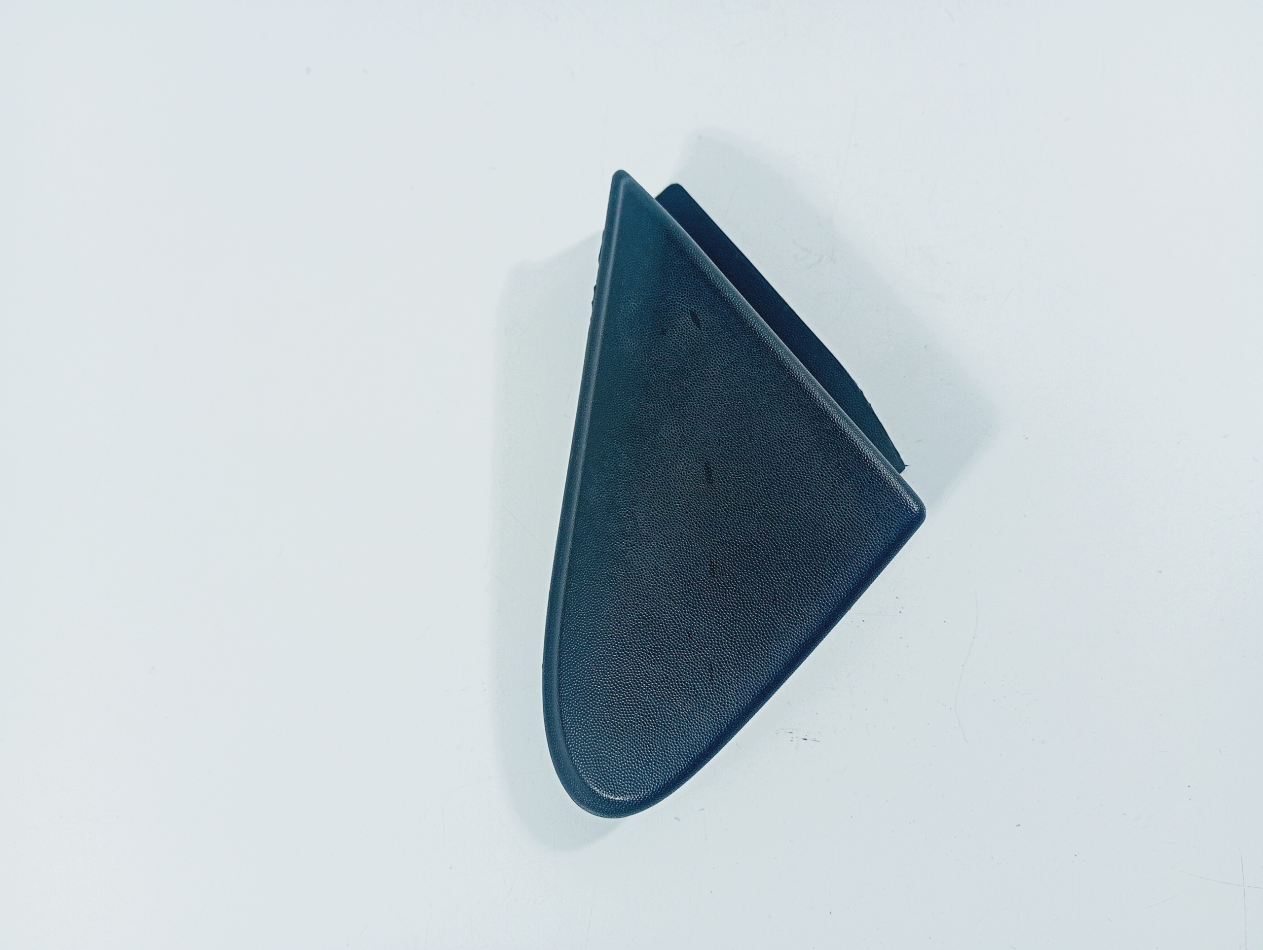 spoiler TROJKAT fender left front OE 8200357709 RENAULT Clio III 05-12