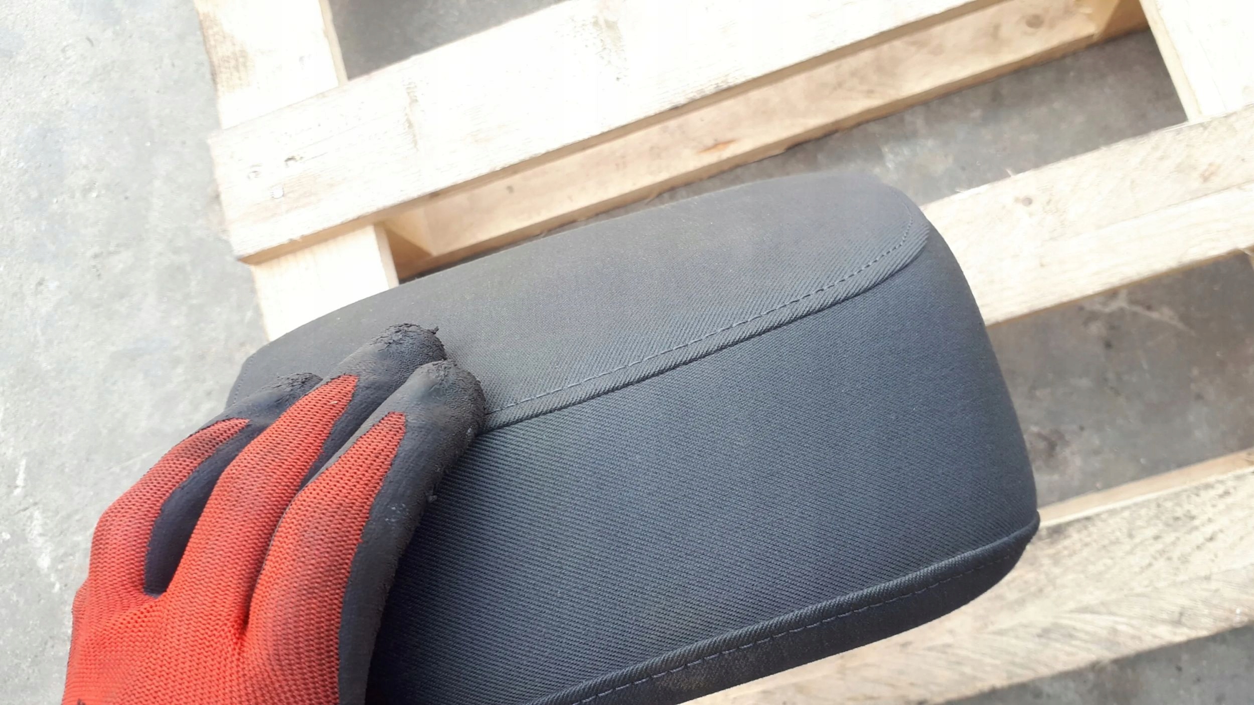 A4 B9 8W rest left front WELUR