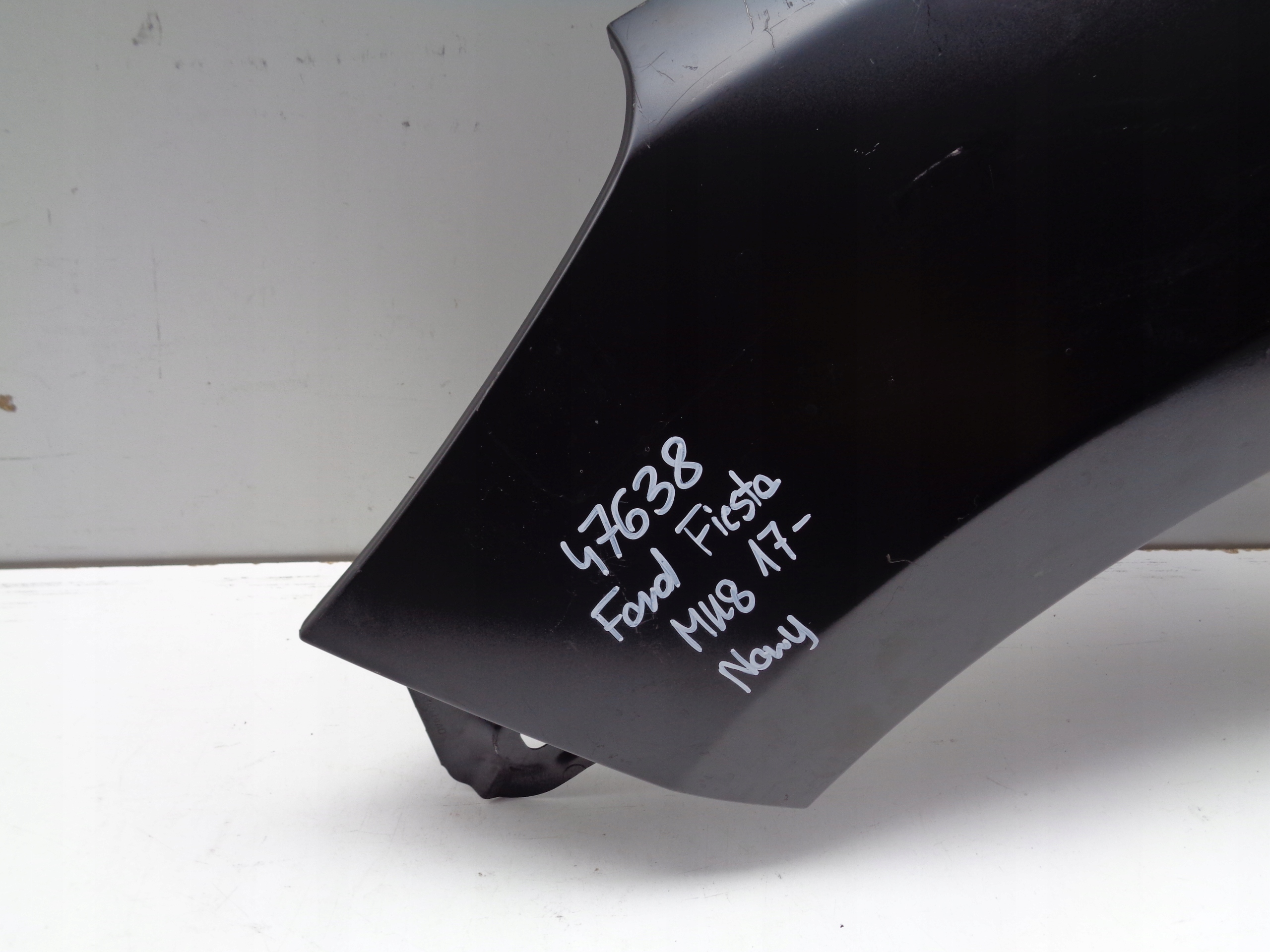 //new// fender left front FORD FIESTA MK8 17- NR 47638