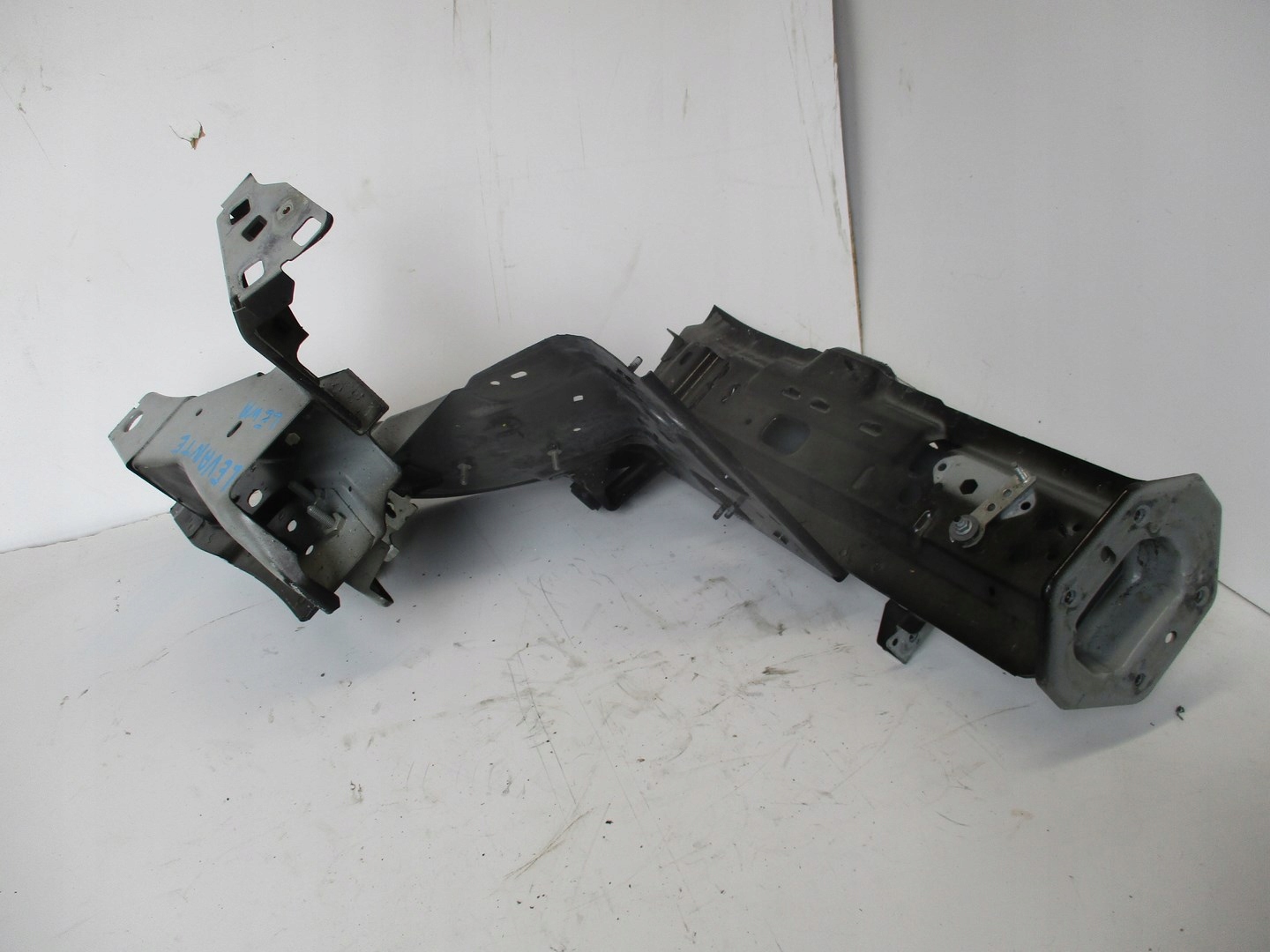 PODŁUŻNICA ĆWIARTKA MASERATI LEVANTE LEWA Typ samochodu Samochody osobowe