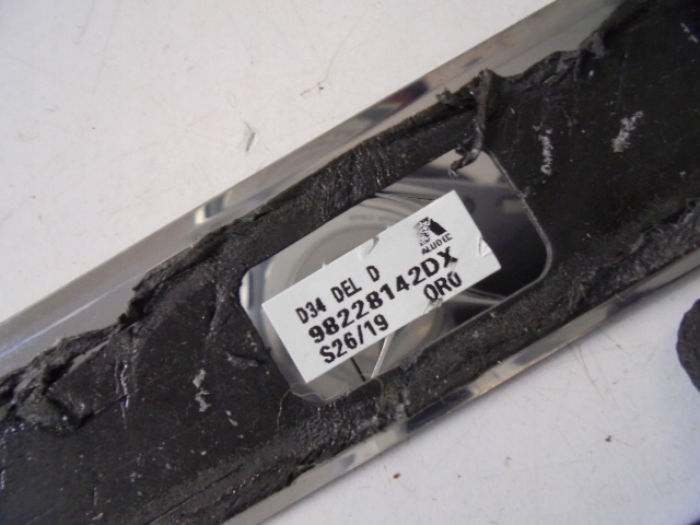 LISTWY NAKŁADKI PROGOWE CITROEN DS3 CROSSBACK 2020 ROK Jakość części (zgodnie z GVO) O - oryginał z logo producenta pojazdu (OE)