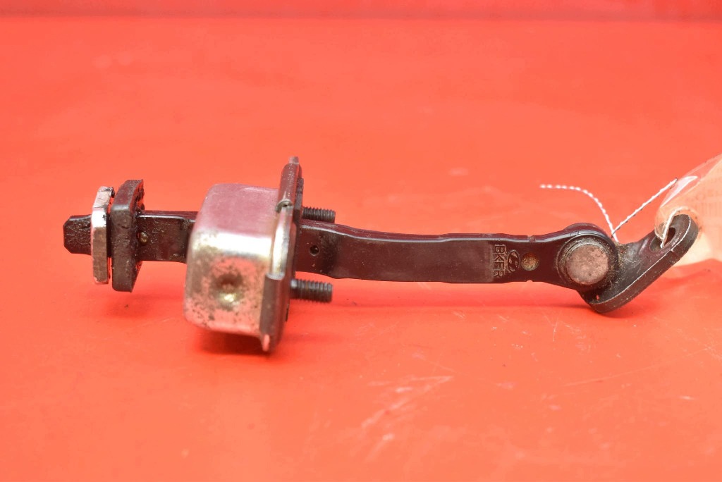 limiter door right front HYUNDAI GENESIS 1 and LIFT 11-14