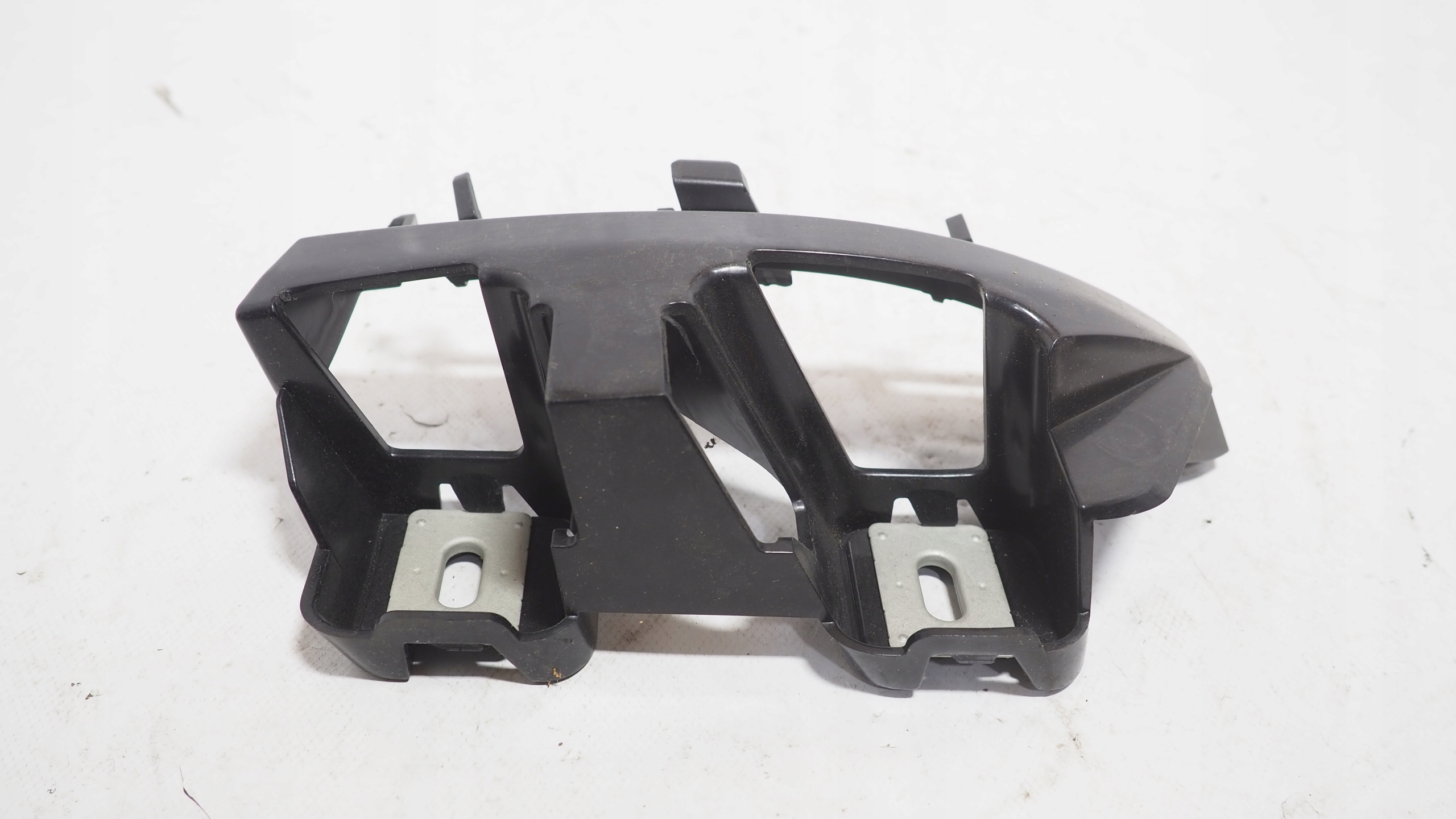 Mercedes C Klasa W205 bumper bracket right rear part A2058852065