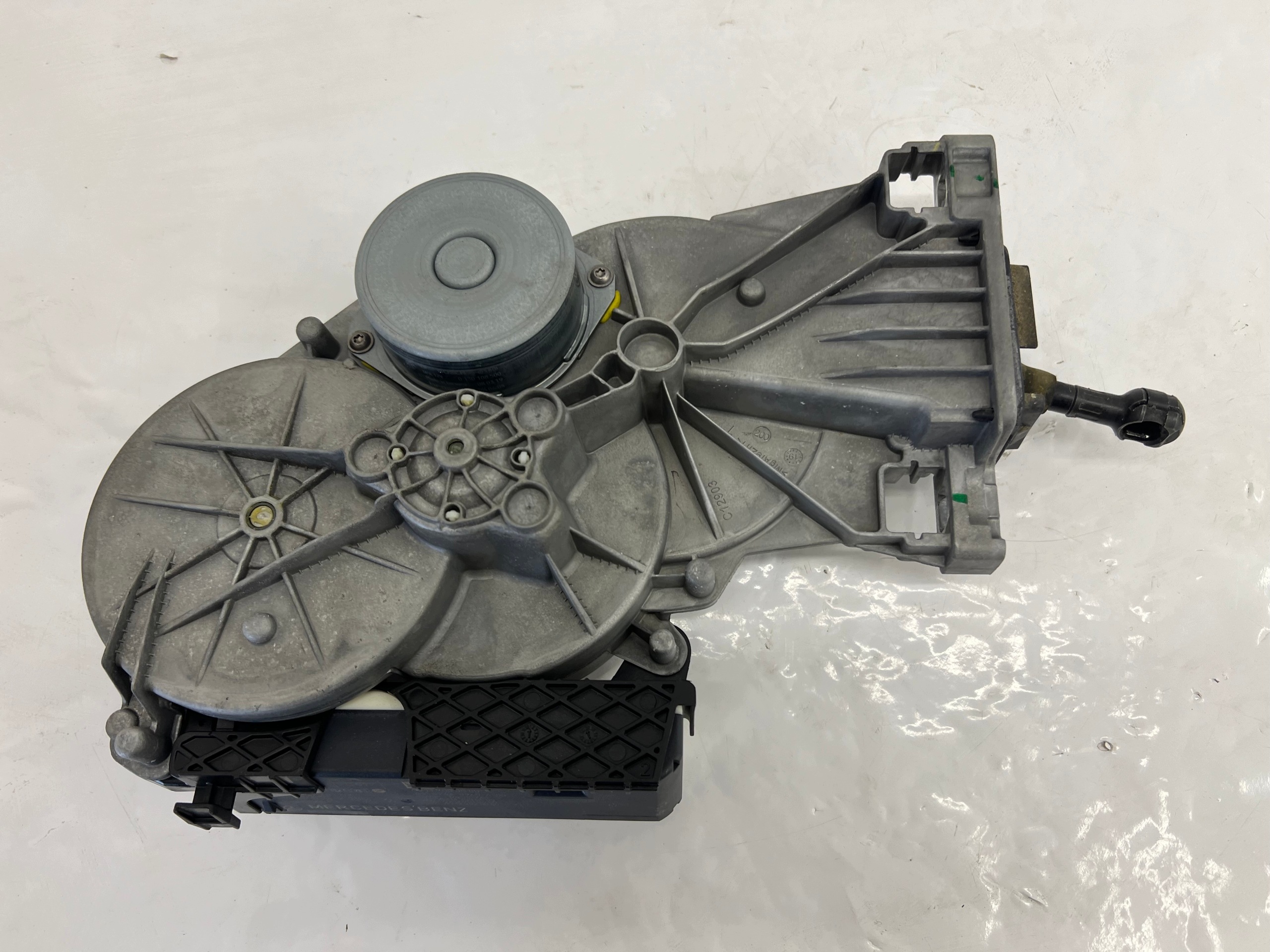 control unit module bonnet boot A2139000500 A0997602601 MERCEDES C-KLA W205