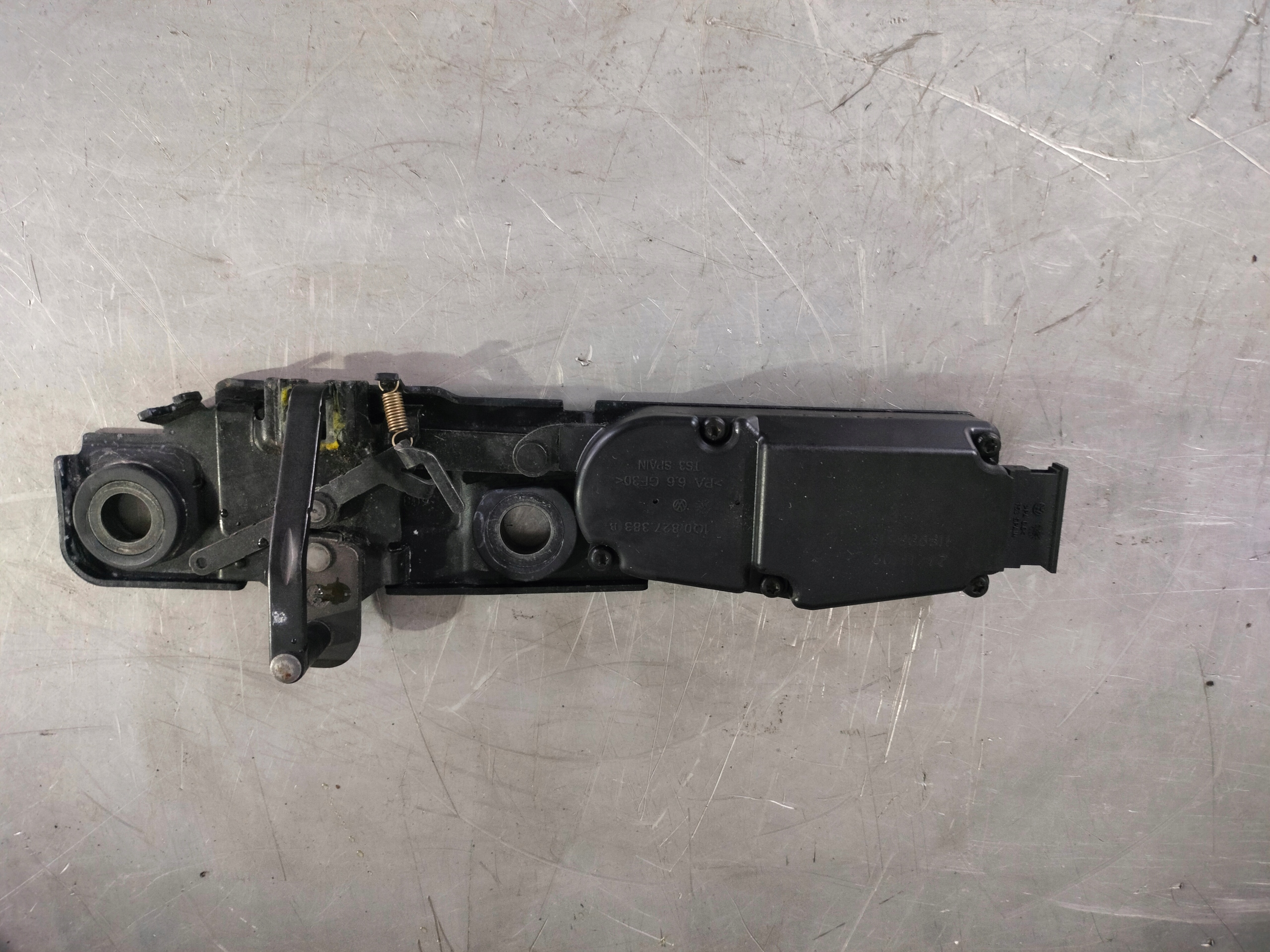 VW EOS FL RYGIEL DOCIĄG KLAPY 1Q0827383B