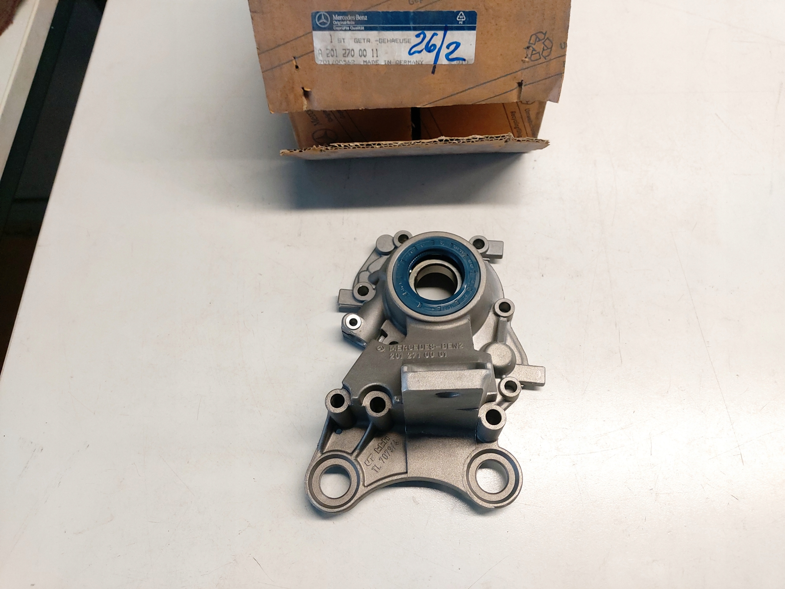 MERCEDES W201 OUBDOWA TYLNA SKRZYNI BIEGOW