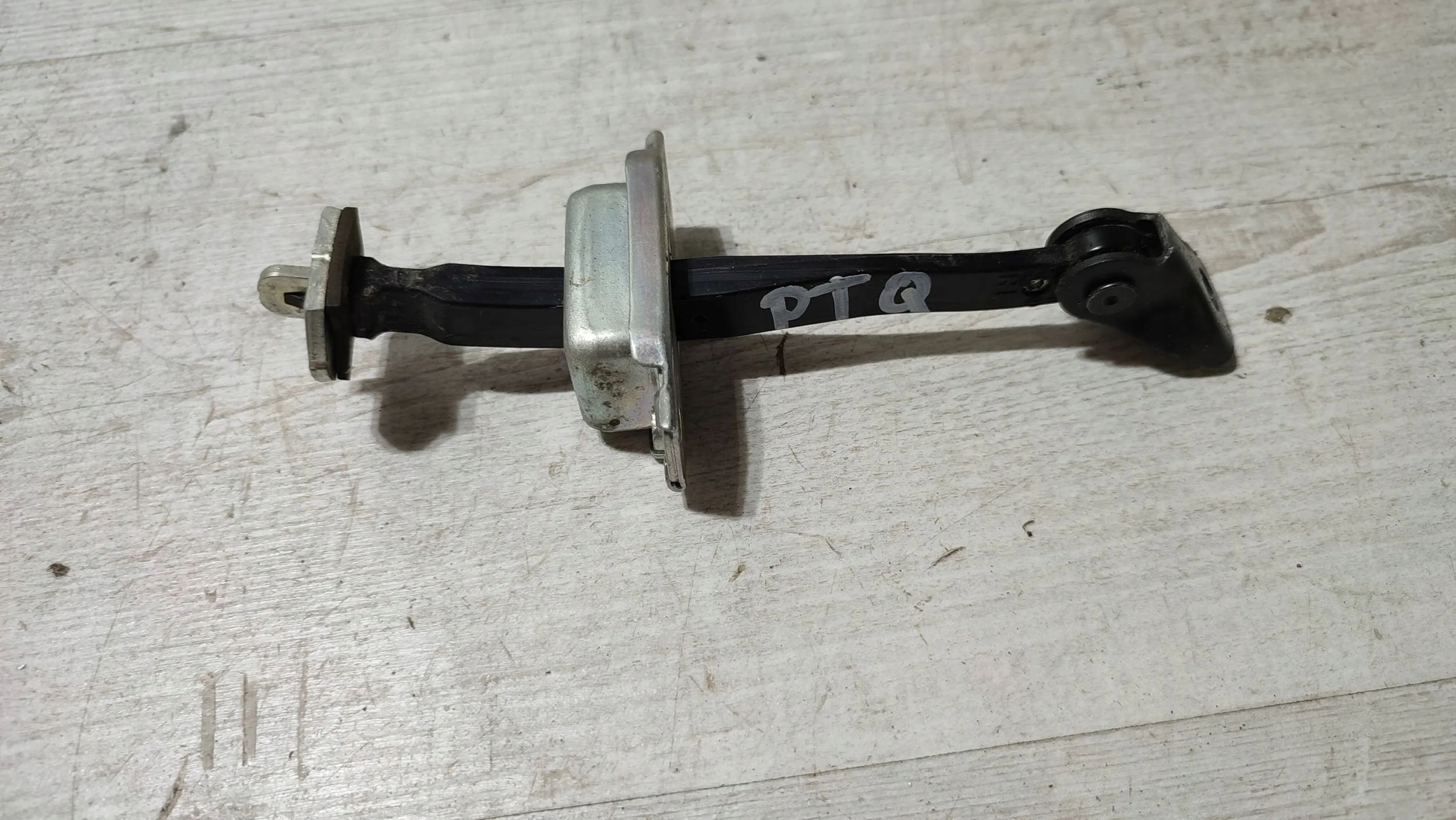 Nissan Qashqai 16r 1.5dci rear part side right limiter