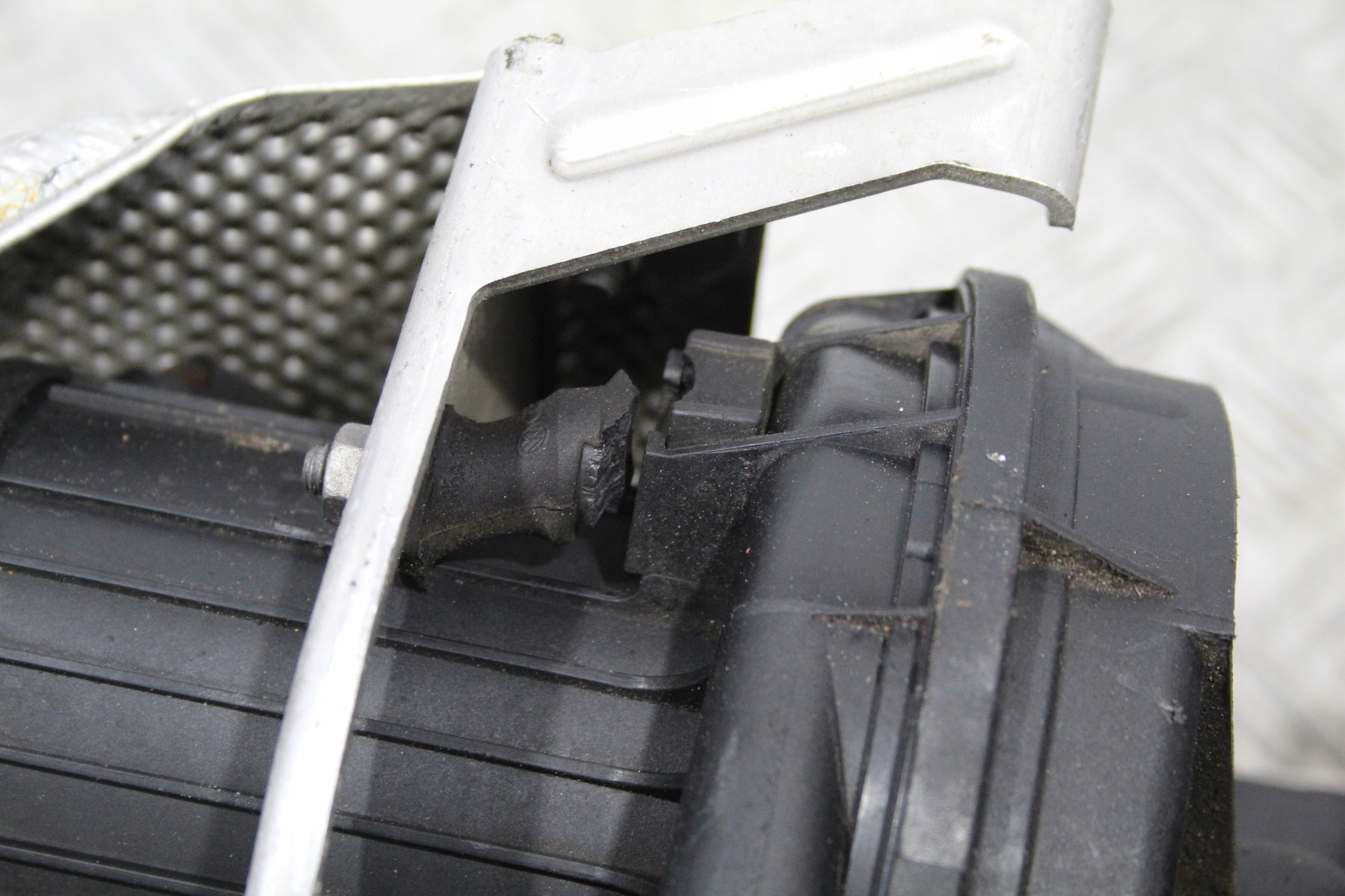 pump air AUDI 4H0131837A