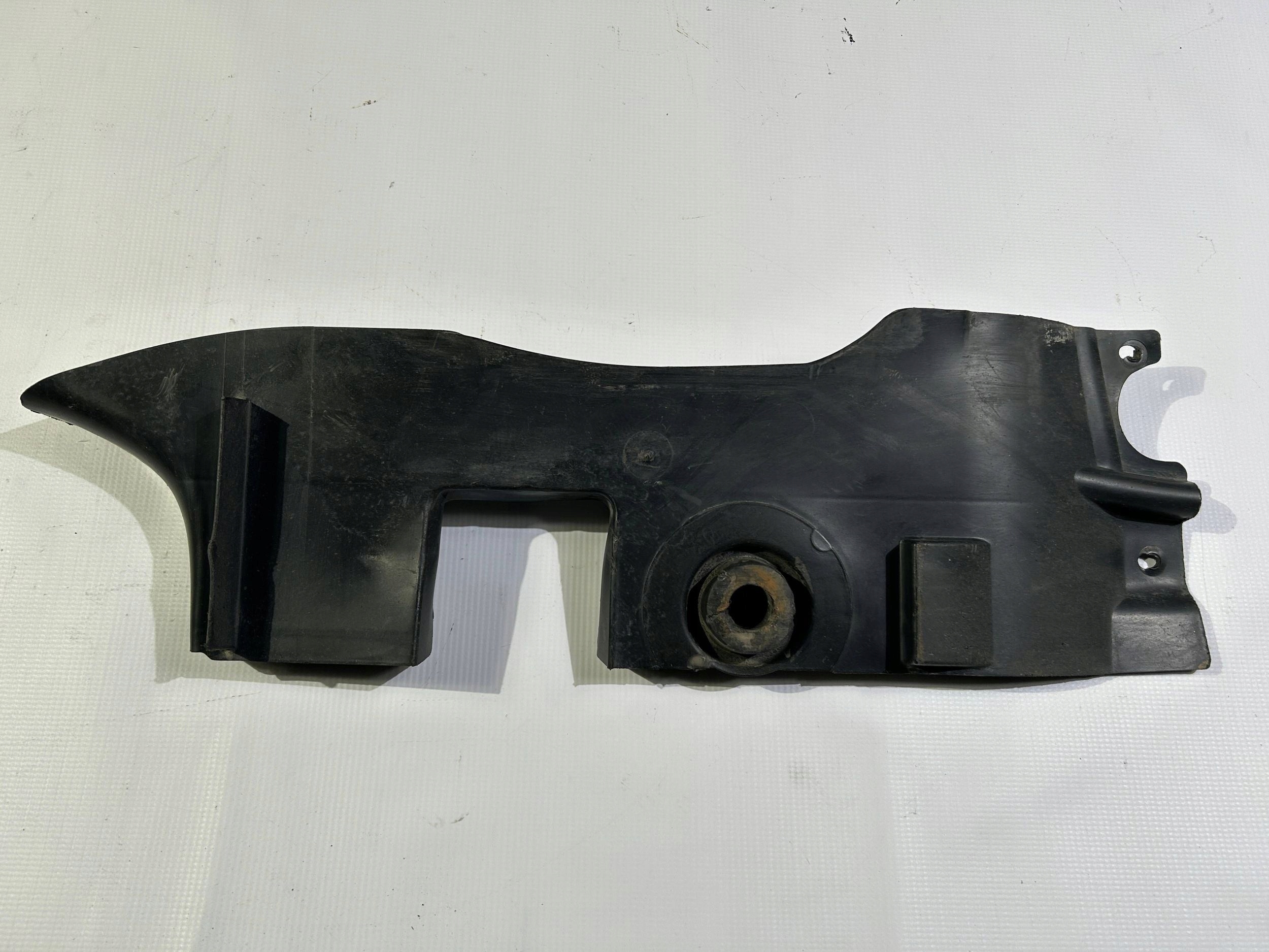 cover side lower chassis cover left Dodge Challenger 2008
