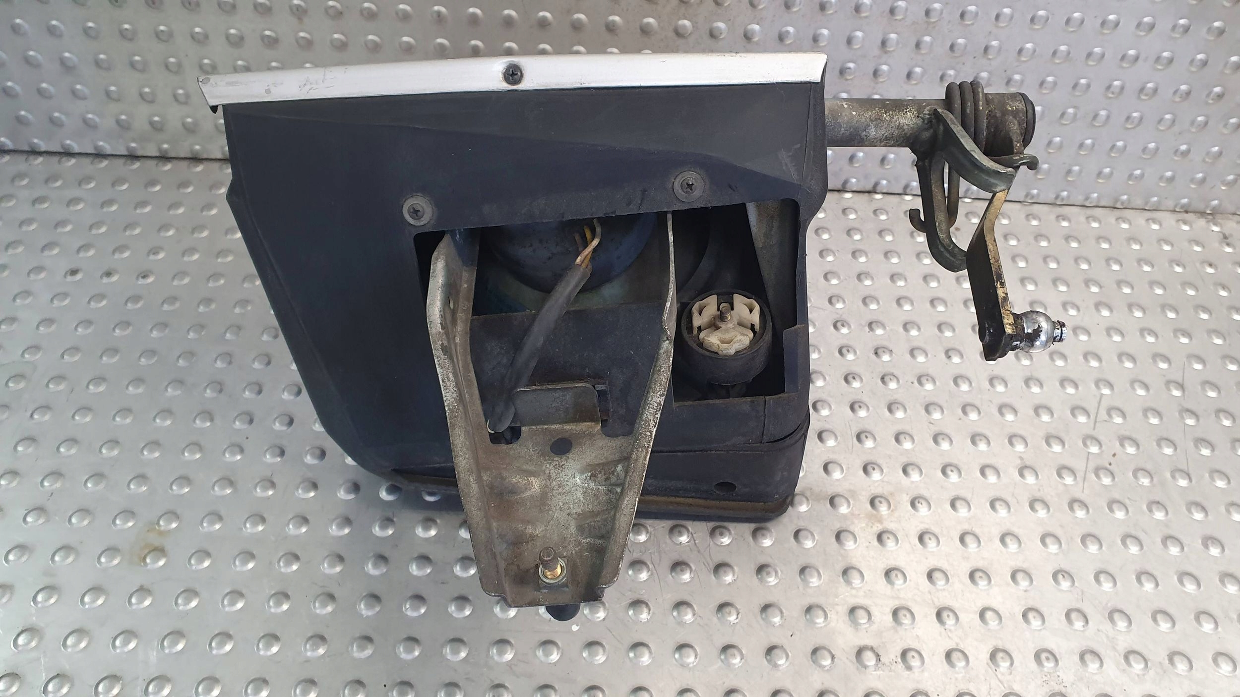 light front left PORSCHE 944 82