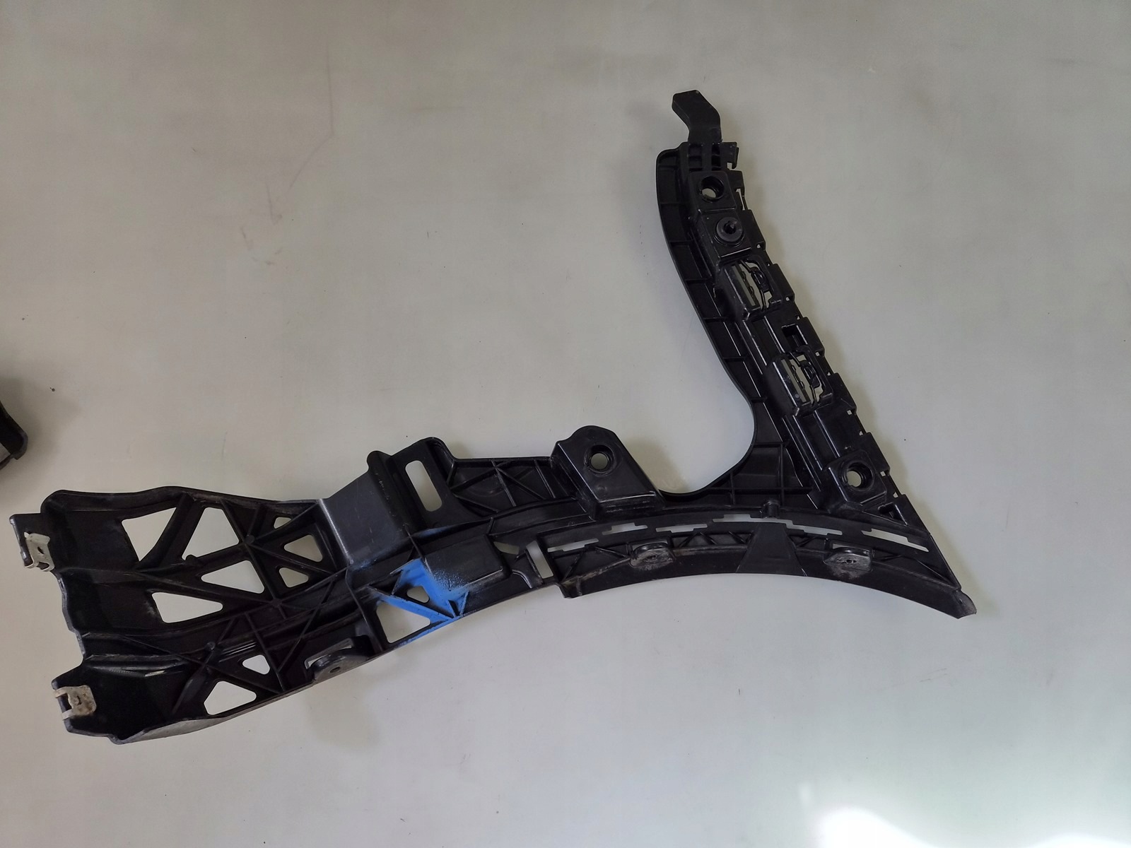 bumper bracket holder left rear part MERCEDES GLC X253 W253 AMG