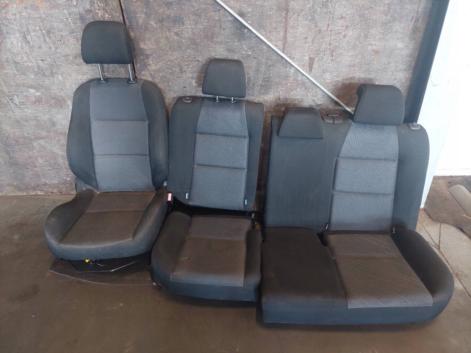 Sitz rechts vorne + Sitz heck PEUGEOT 207 und