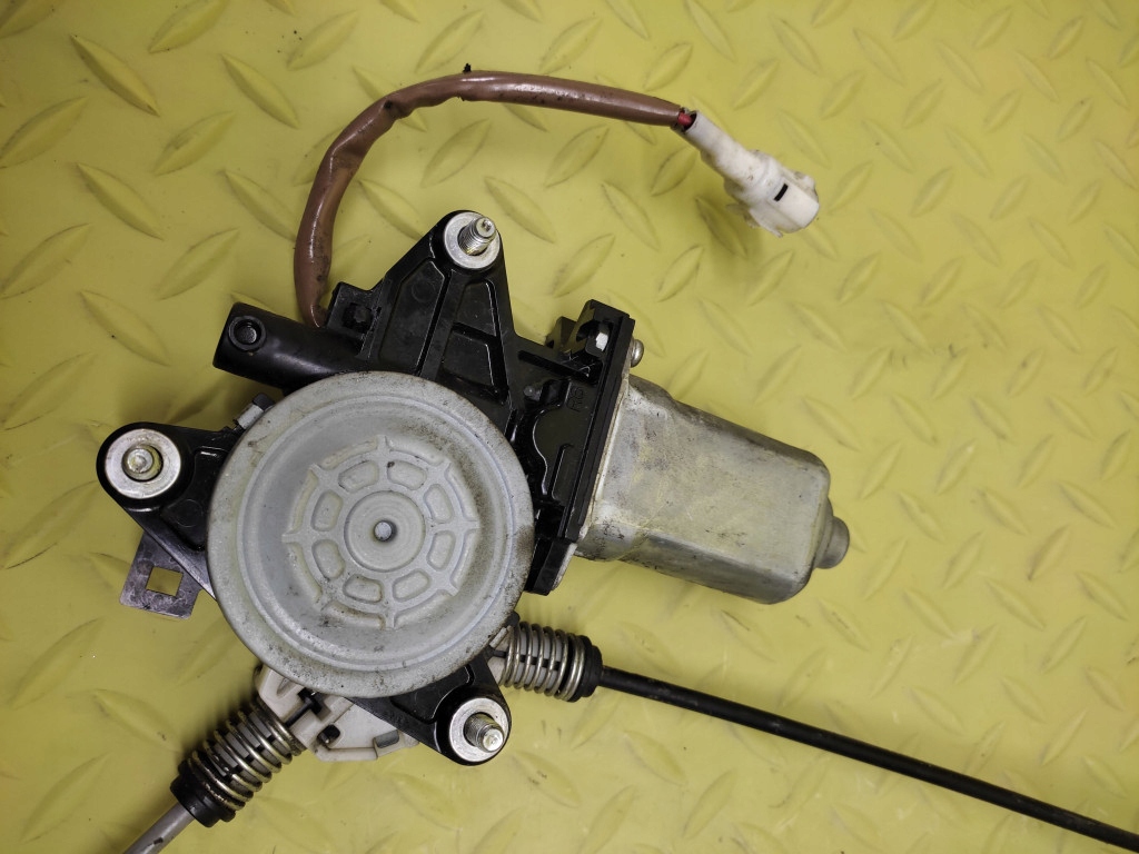SUZUKI LIANA and window regulator right front 8343076F10
