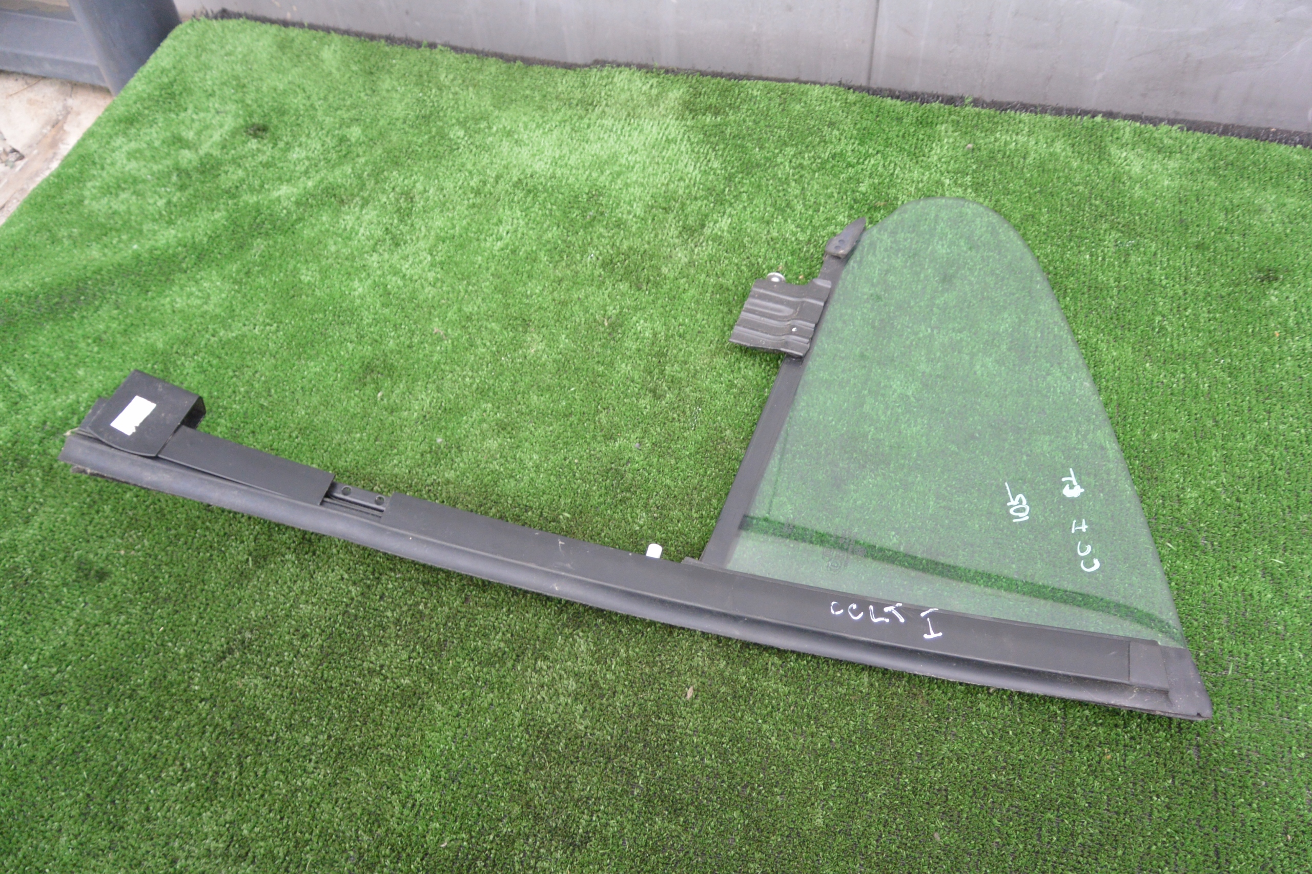 window door TROJKAT right rear part VW PASSAT CC 2010 ROK