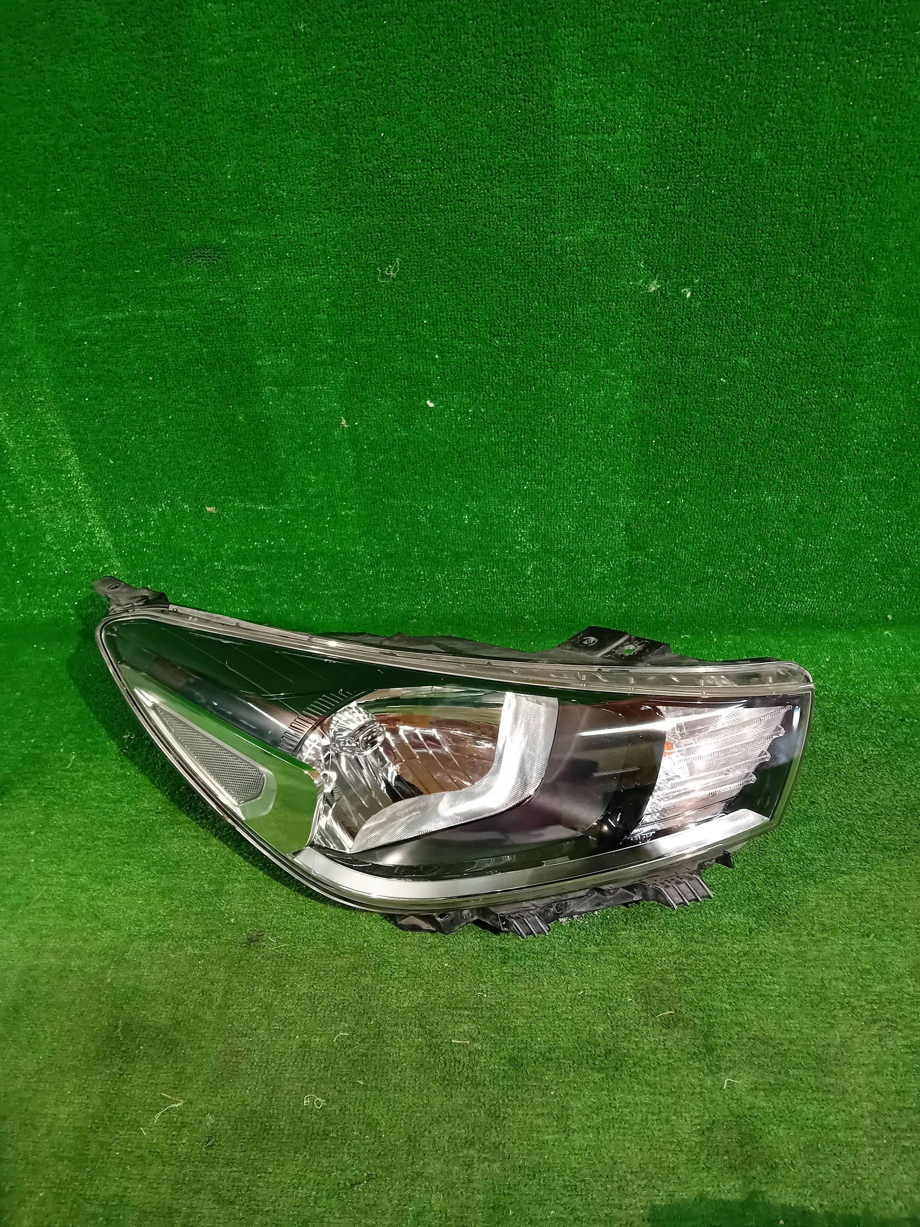 REFLEKTOR right front KIA RIO IV 17- ZWYKLA NR.811