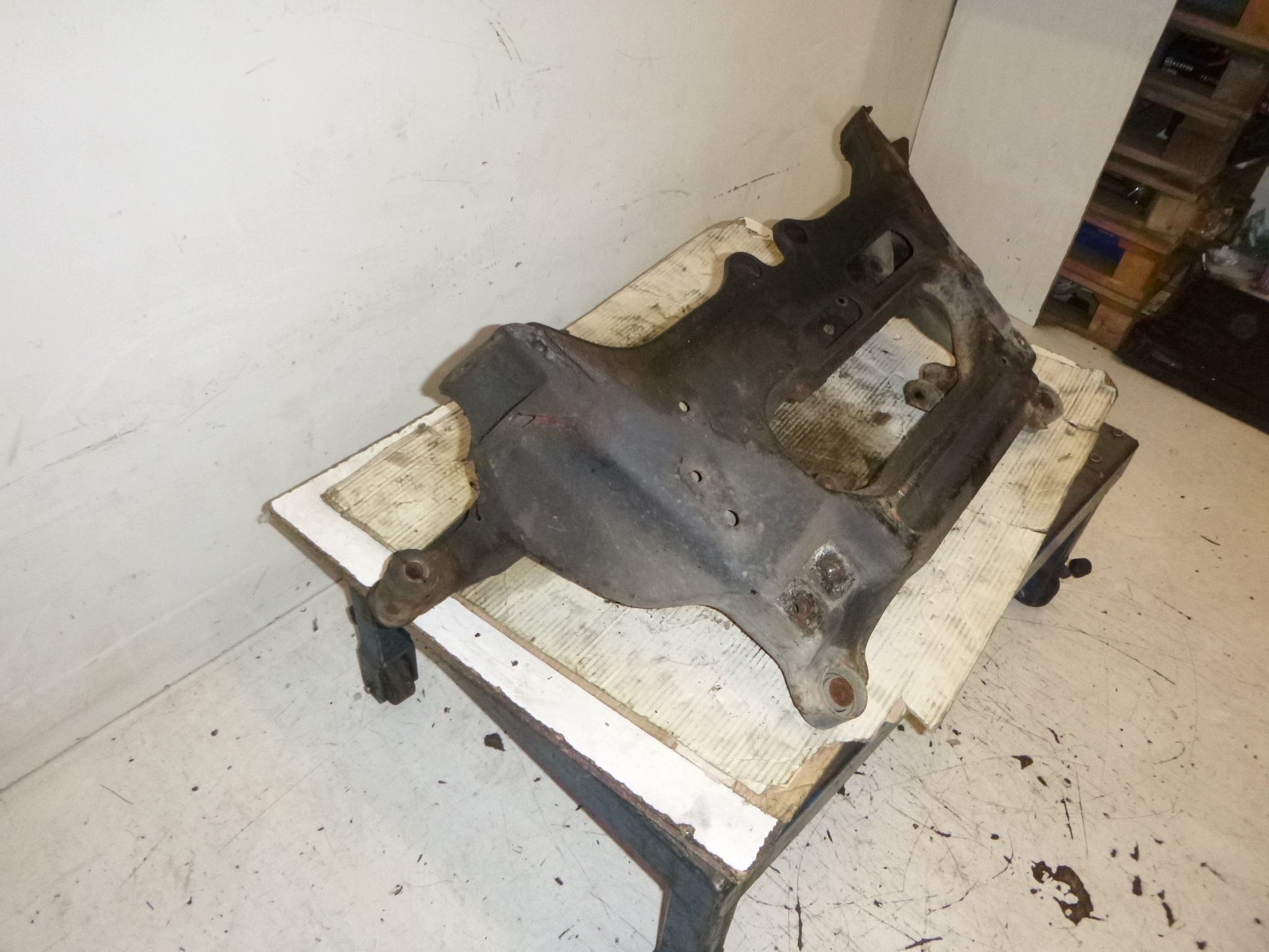 axle beam Lawa below engine subframe Nissan X-Trail T30 2.2 D 2001 – 2007