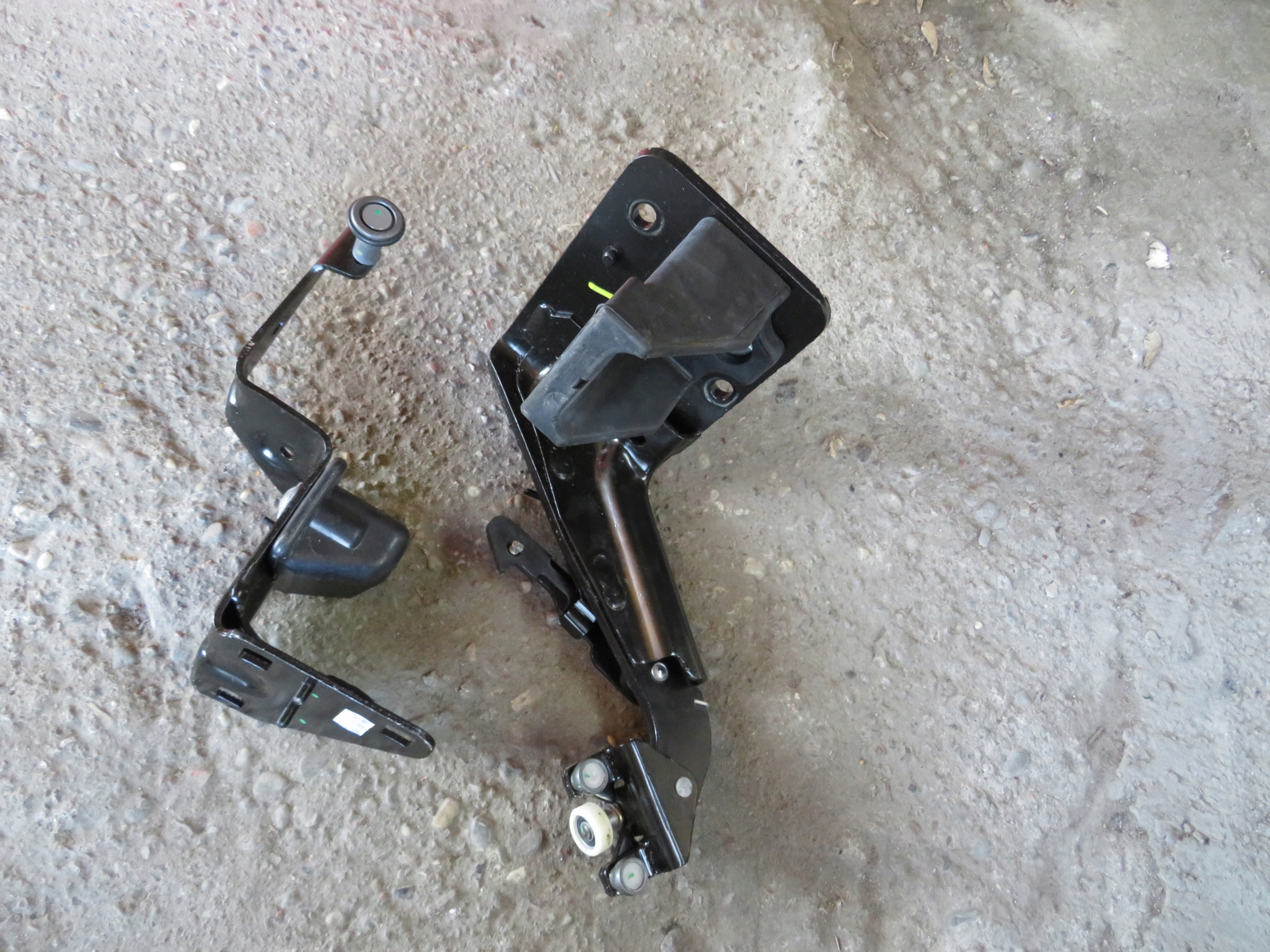 РОЛИК ЛЕВОЙ ДВЕРИ RENAULT MASTER 3 III 2010-