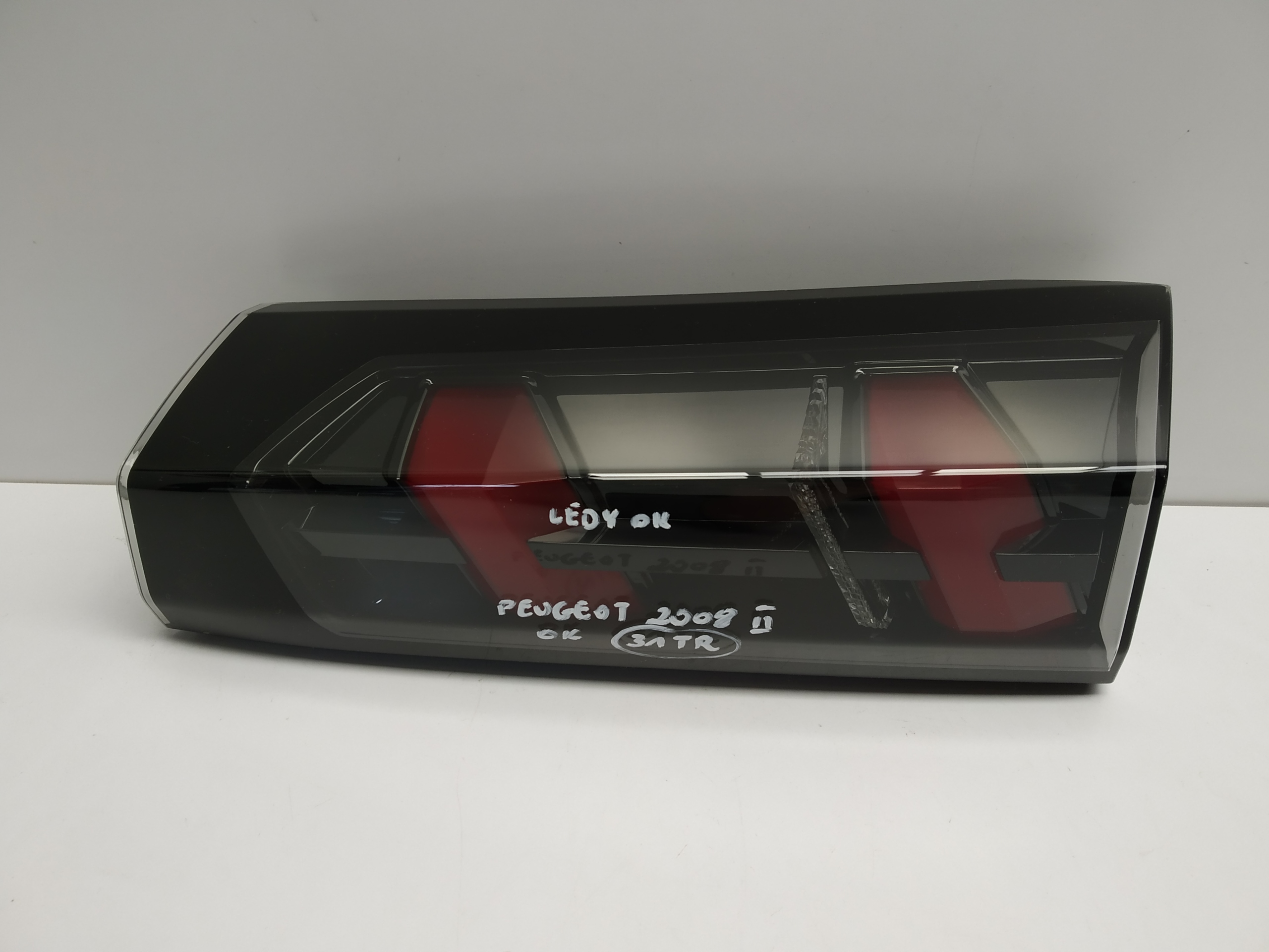 19+ Peugeot 2008 II light left right to the bonnet rear part