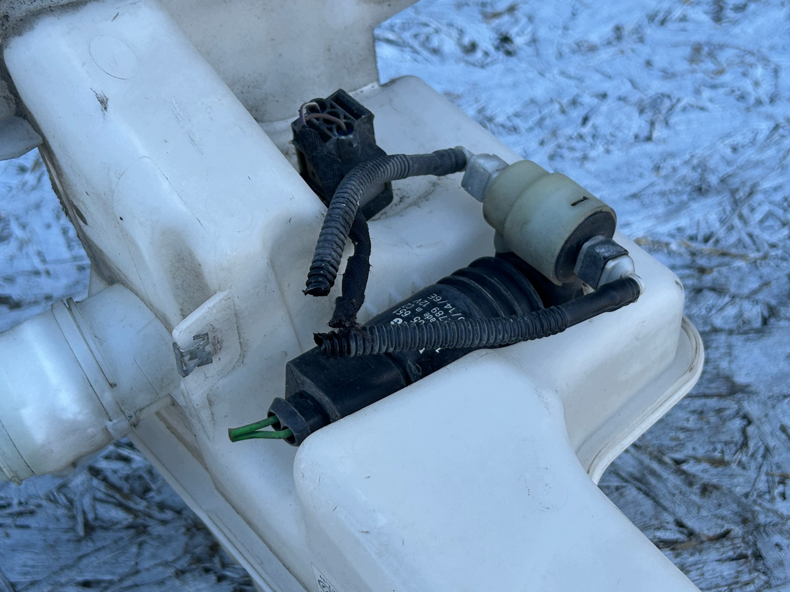 Behälter SPLYNU Spritzdüse VW PASSAT B8 14- 3Q0955448B