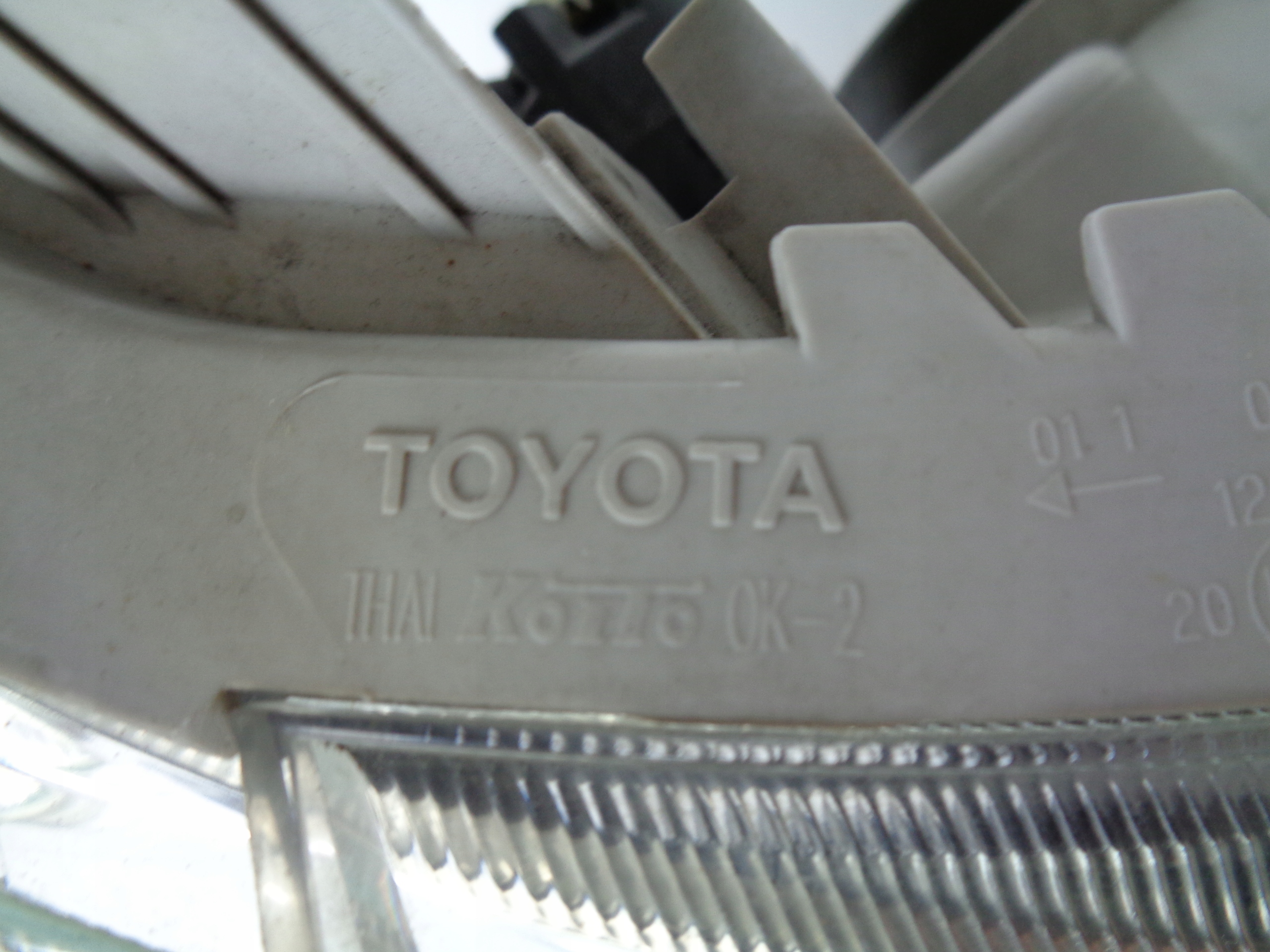 light right REFLEKTOR TOYOTA HILUX 08-12