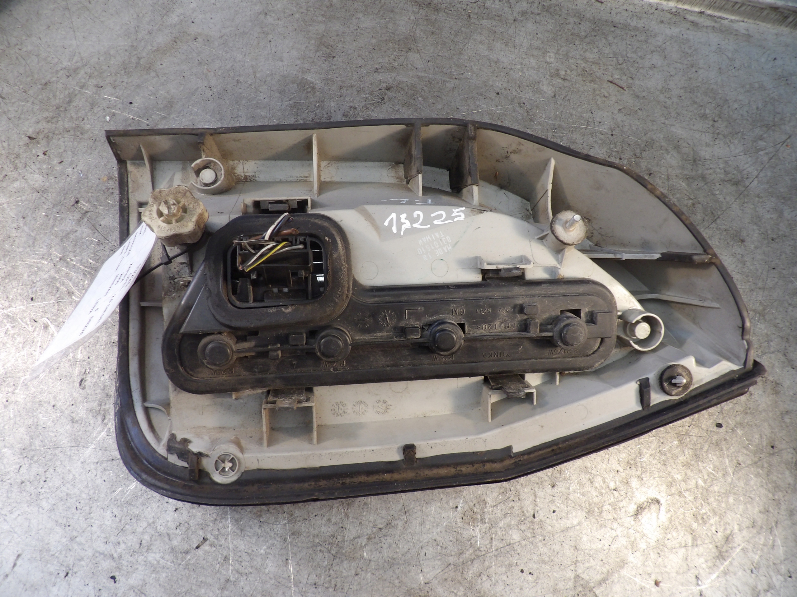 Opel Zafira light rear left