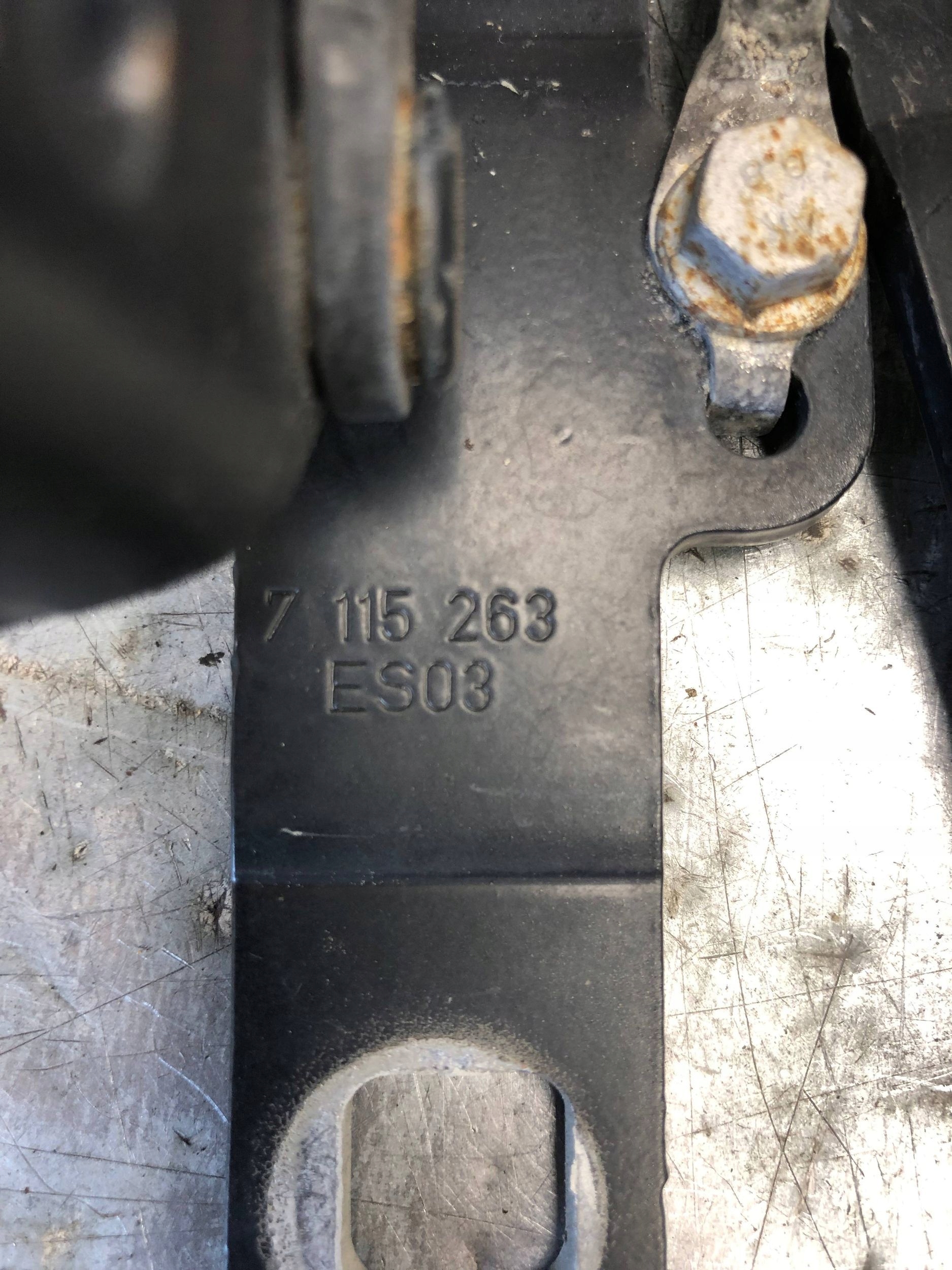 bonnet hinges BMW E90 7115263 7115264