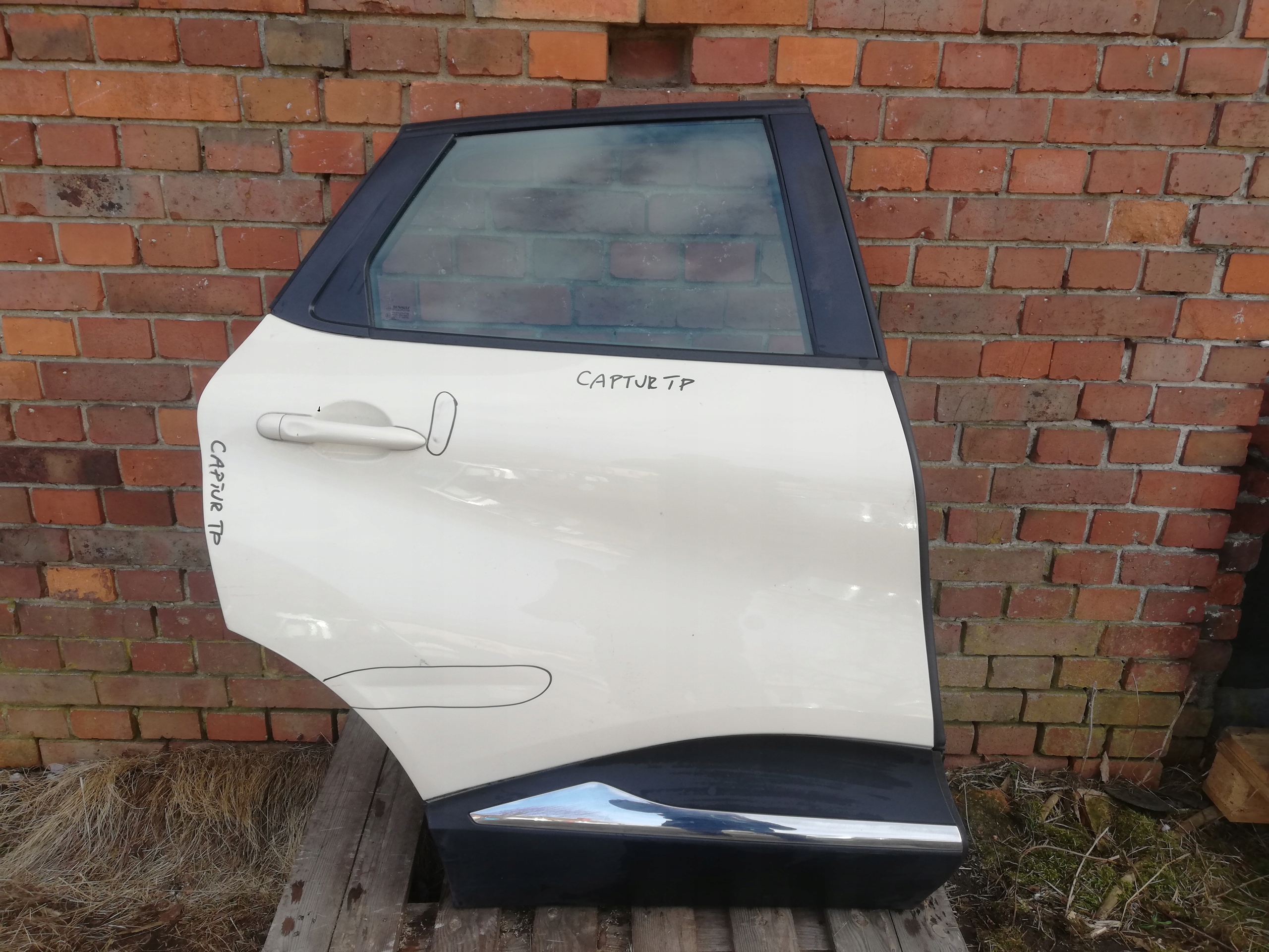 DRZWI PRAWY TYŁ RENAULT CAPTUR ORYGINAŁ 821007384R