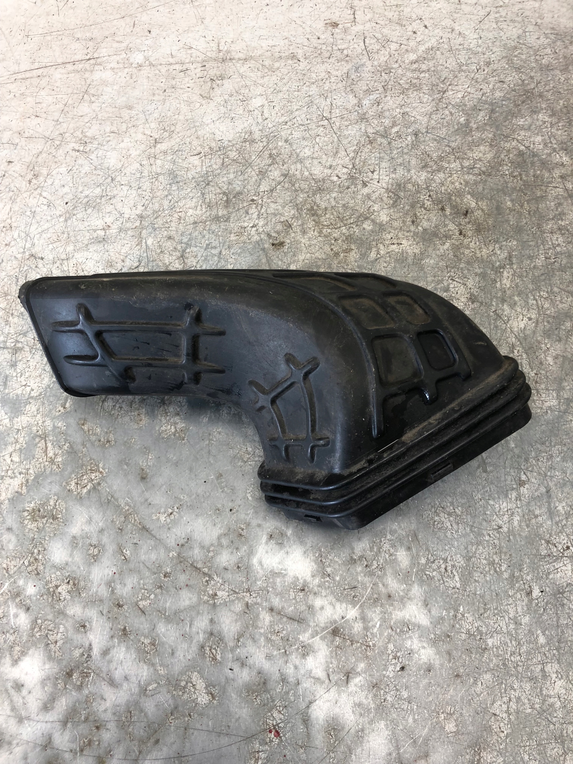 intake air hose AUDI A4 B8 8K0129739A
