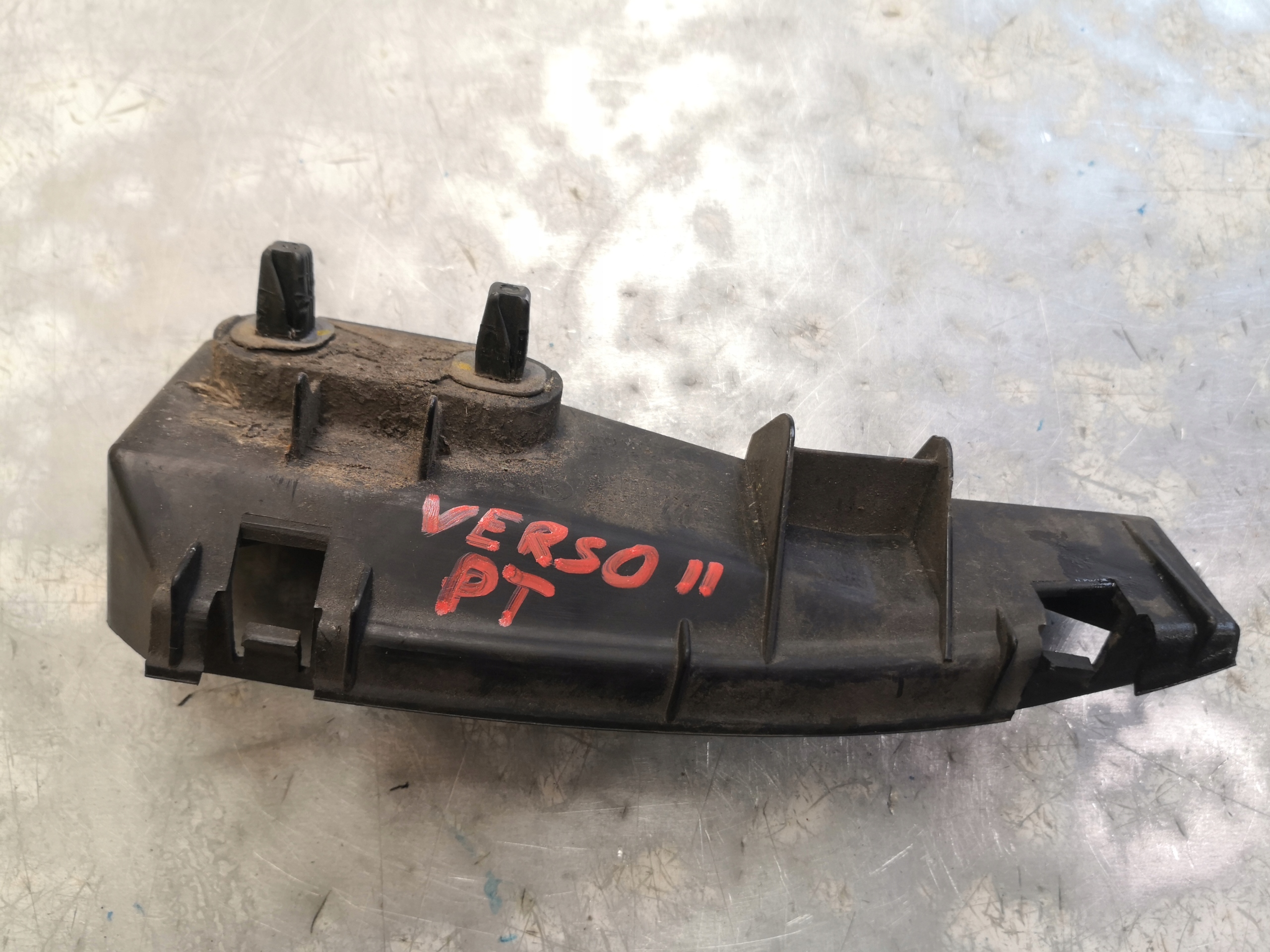 bumper bracket right rear part COROLLA VERSO II