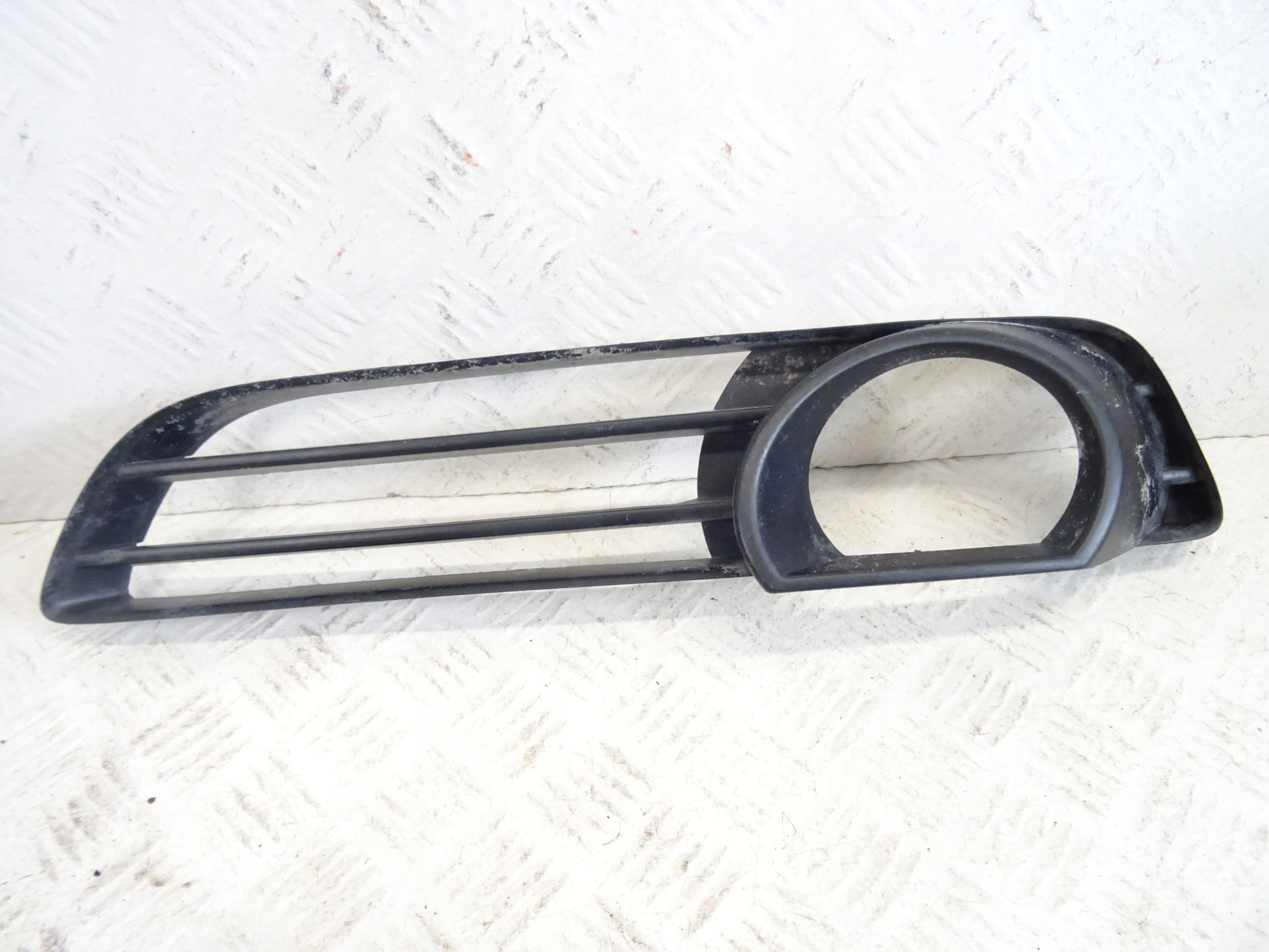 grid of a bumper front front right AUDI Q7 4L 4L0807676