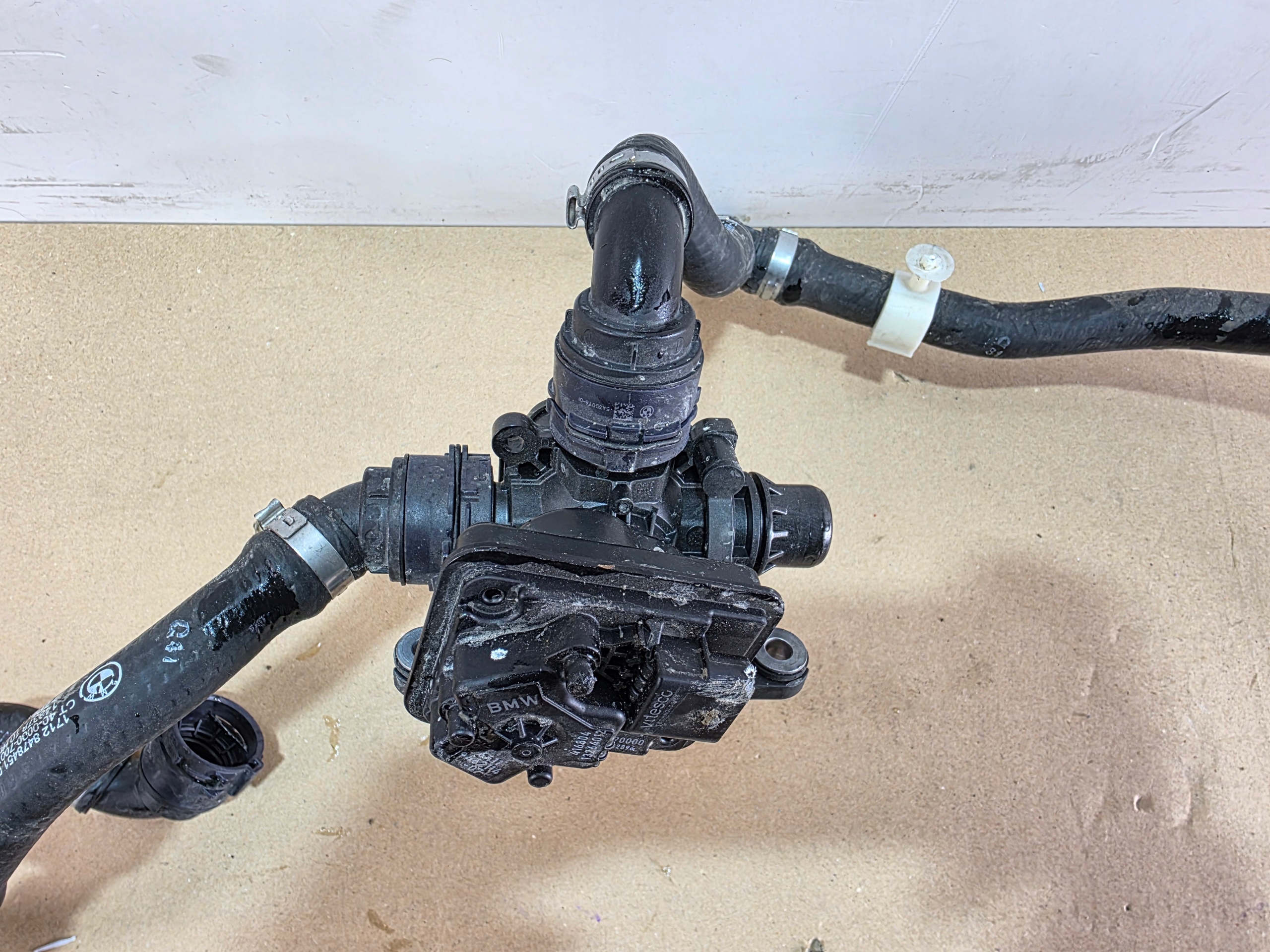 pumpa ventil vode BMW X1 U11 8478451 9462114