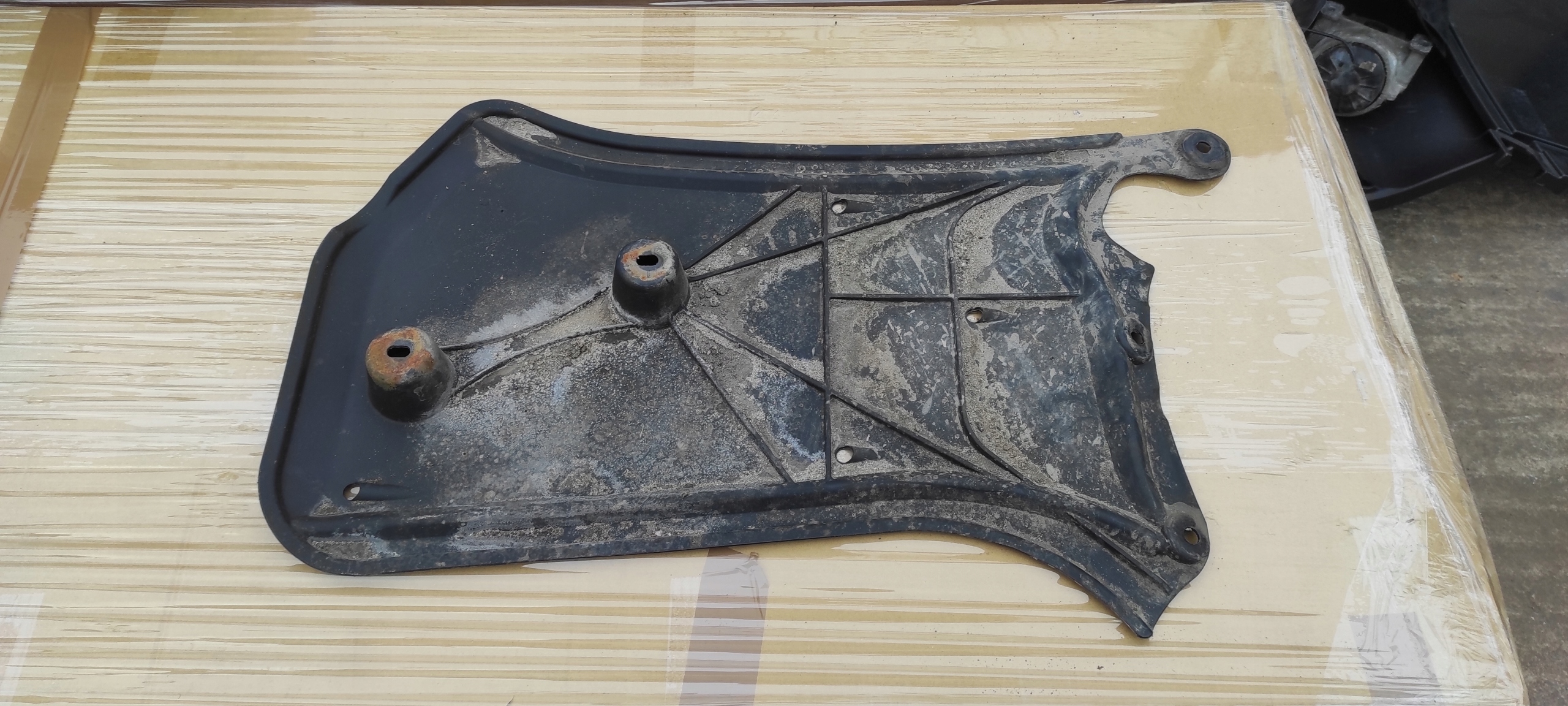 cover chassis left lower A5 8T SPORTBACK 8F0825219