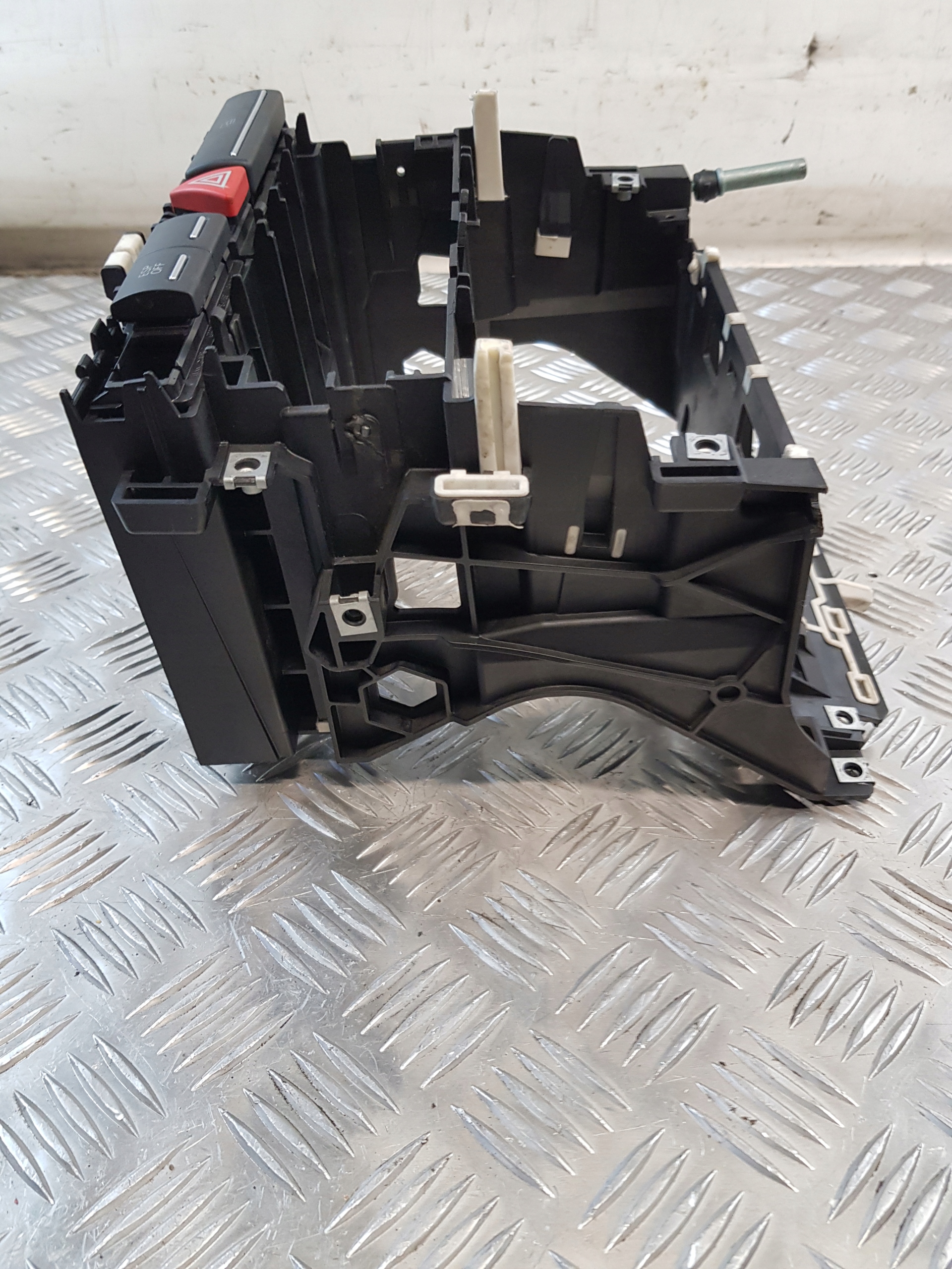 Châssis RADIA Console 8P0858005B AUDI A3 8P