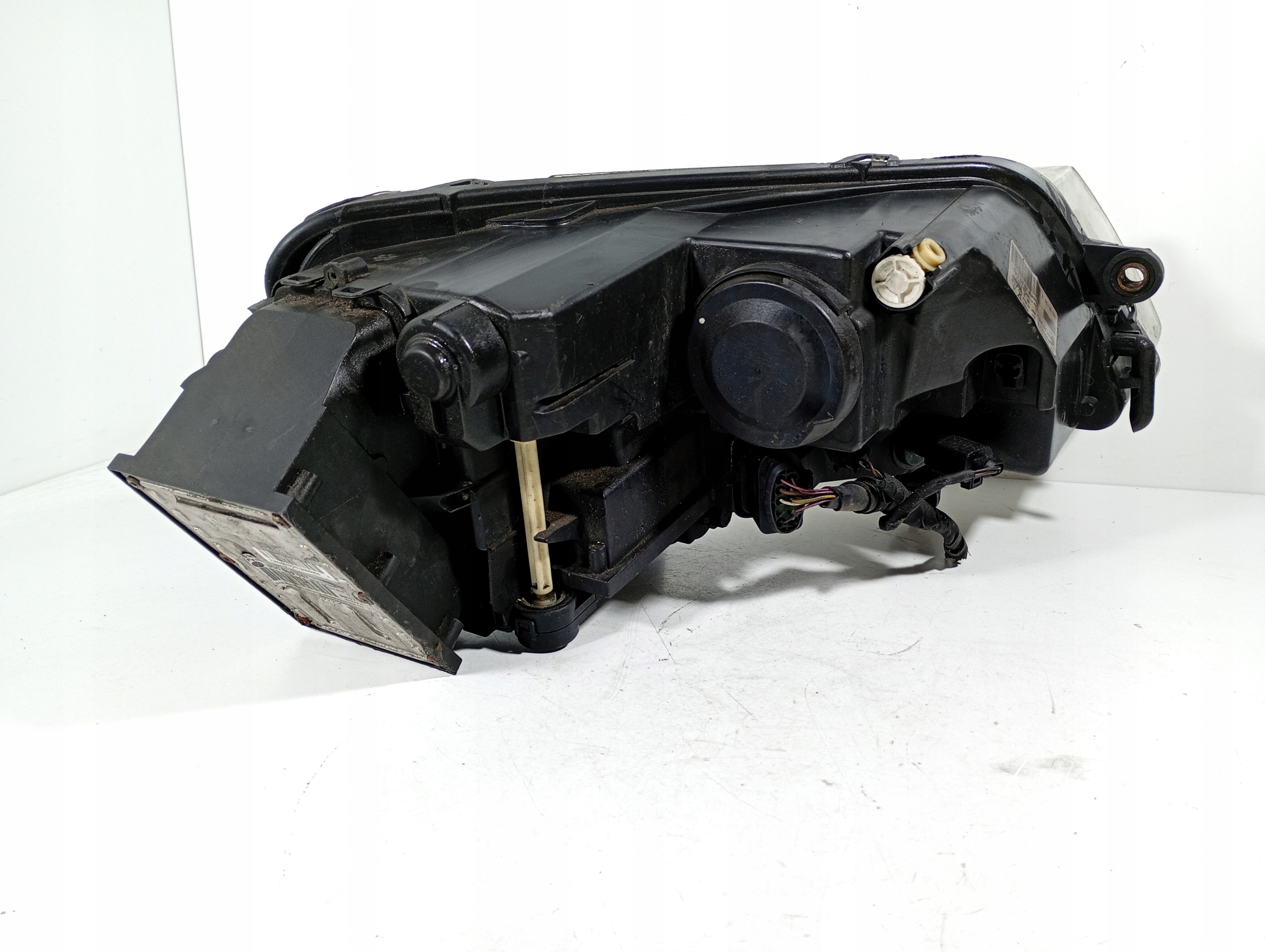 VW Phaeton 02-07 REFLEKTOR left front front XENON