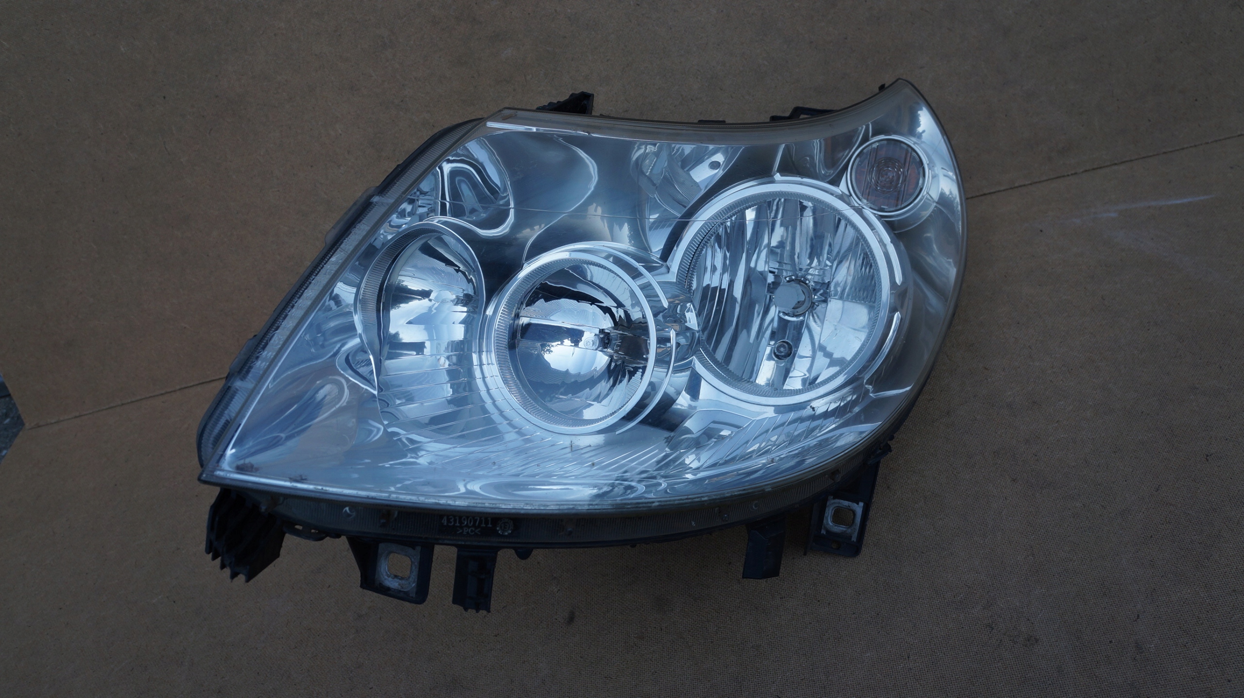 FIAT DUCATO III JUMPER 3 BOXER 06-14 LAMPA LEWA PRZÓD 7 PIN 1369497080 Strona zabudowy lewa