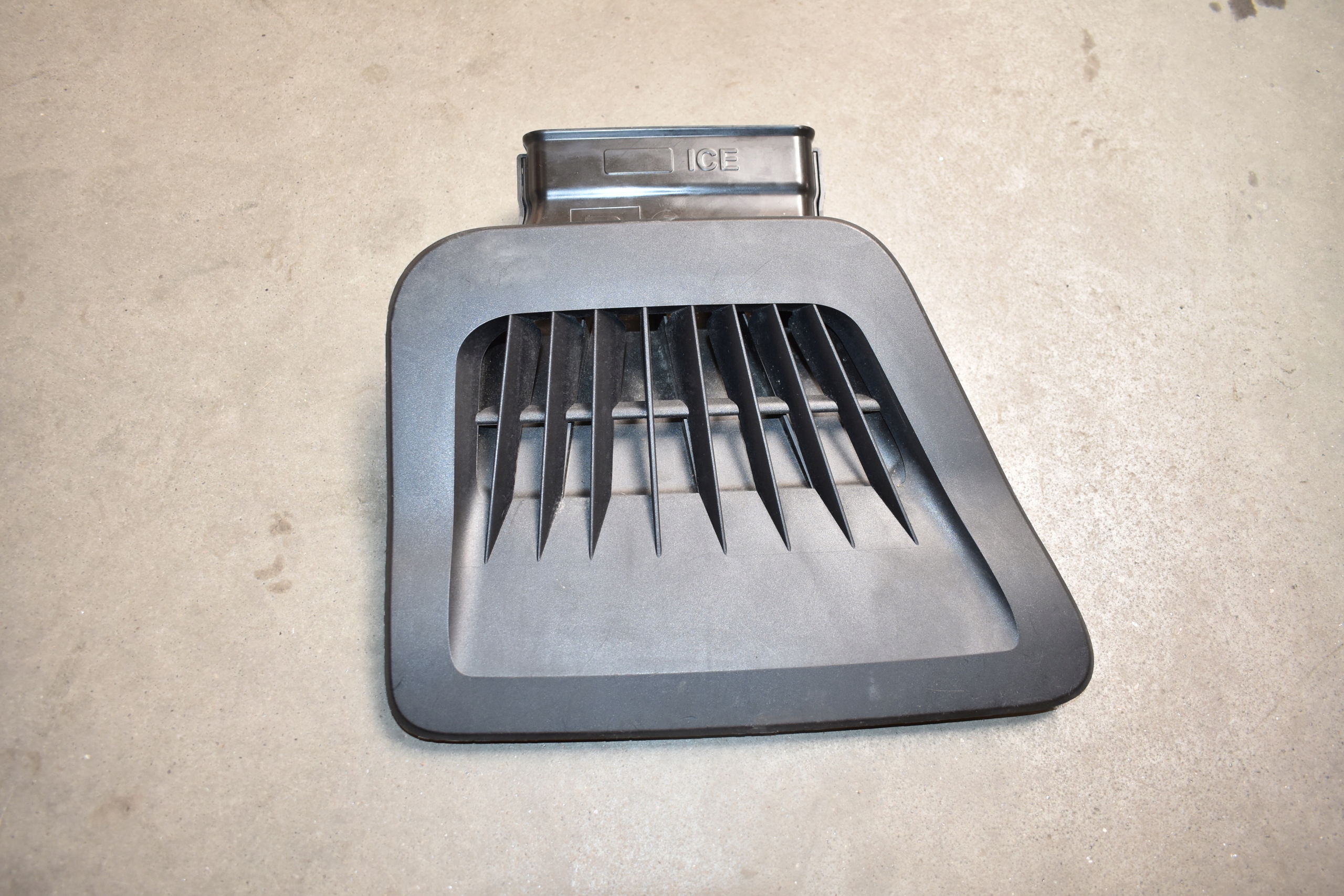 intake air steering wheel, grid WENTYLACJI right BMW G70 1