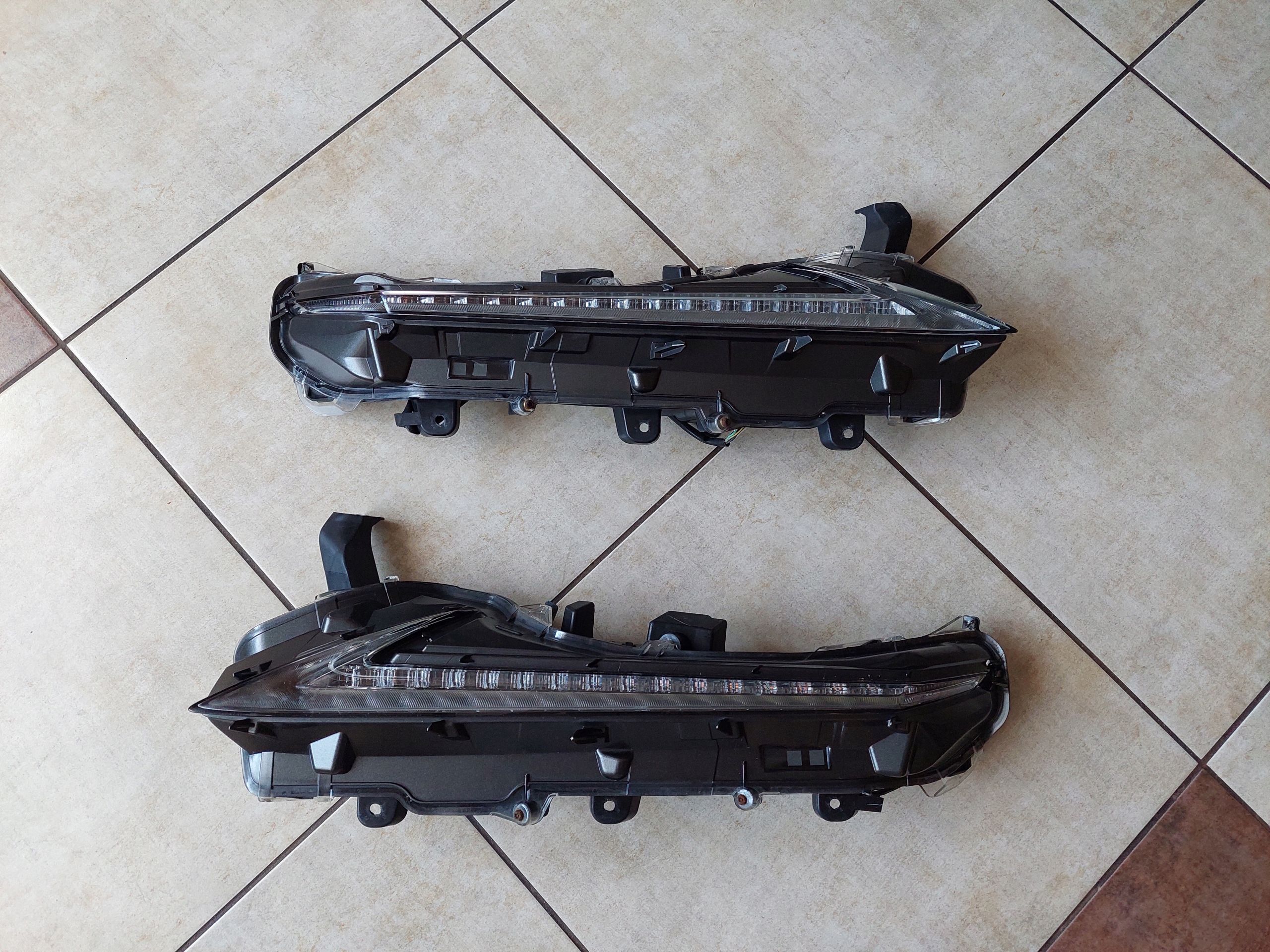 СВЕТОДИОДНЫЙ СВЕТ-НАПРАВЛЕНИЕ-LEXUS NX