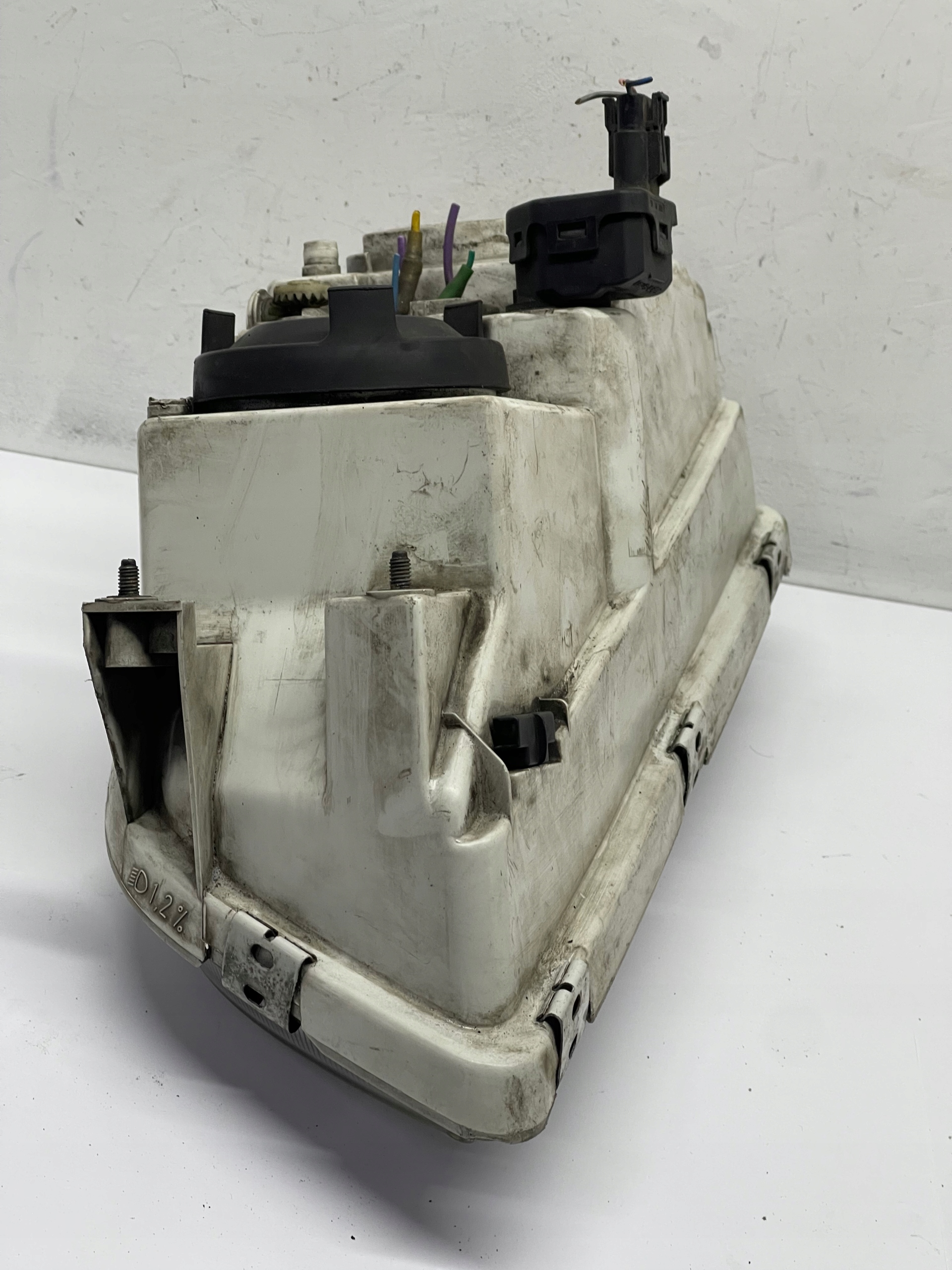 Volvo OE 14909000R reflector right