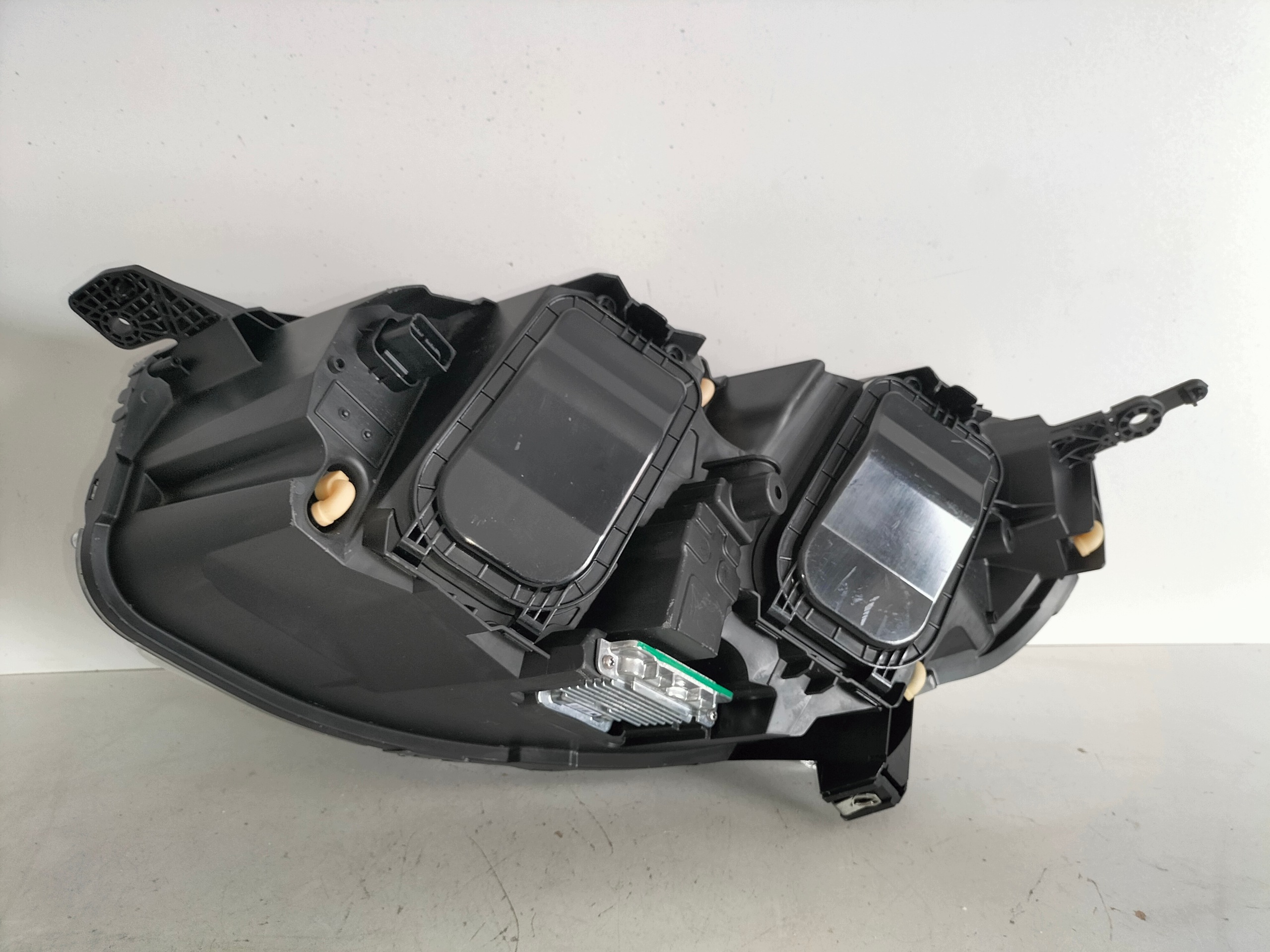 light front reflektor right PEUGEOT EXPERT III 16- TRAVELLER XENON