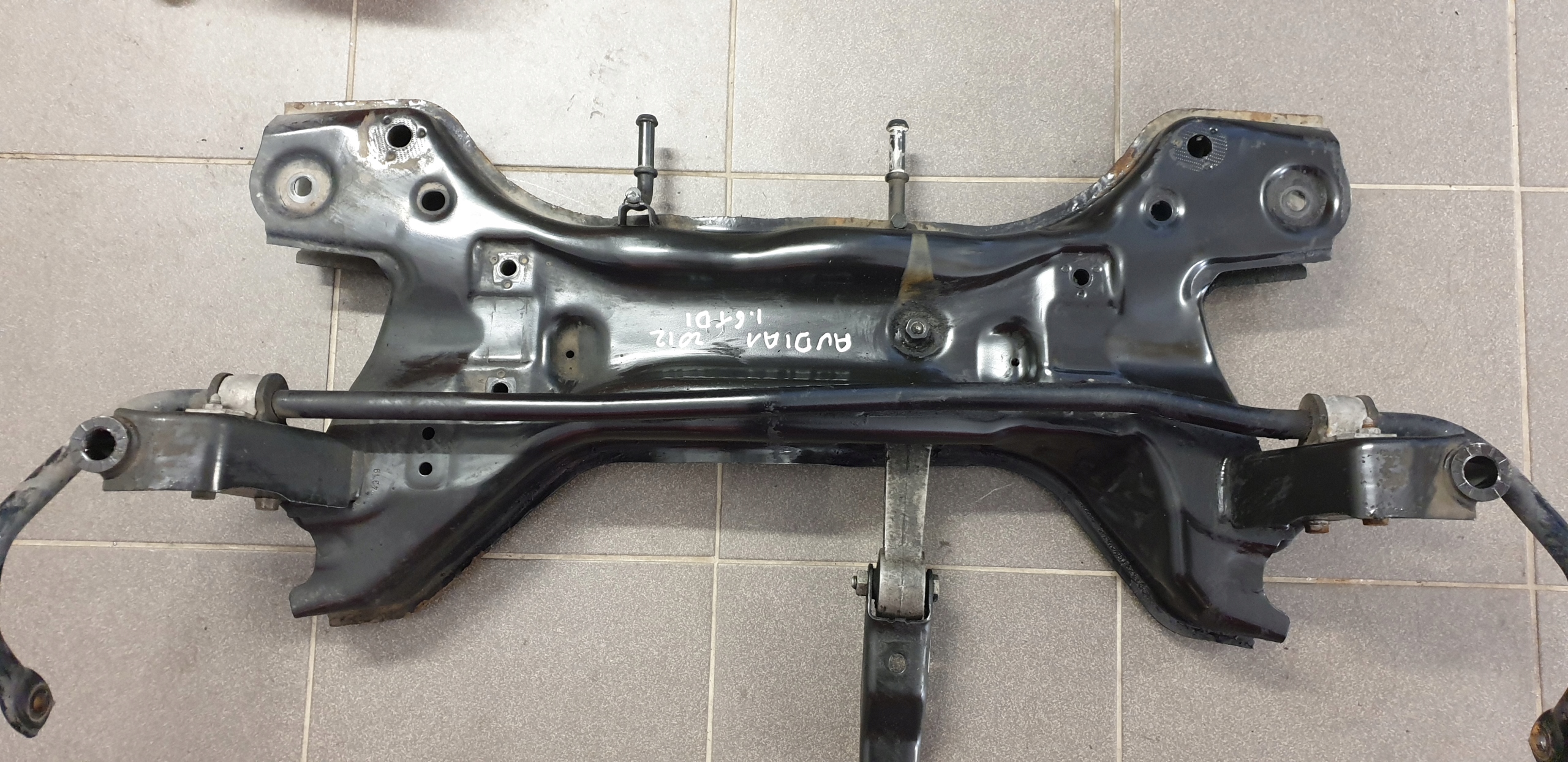 axle beam axle beam subframe AUDI A1 8X 2009