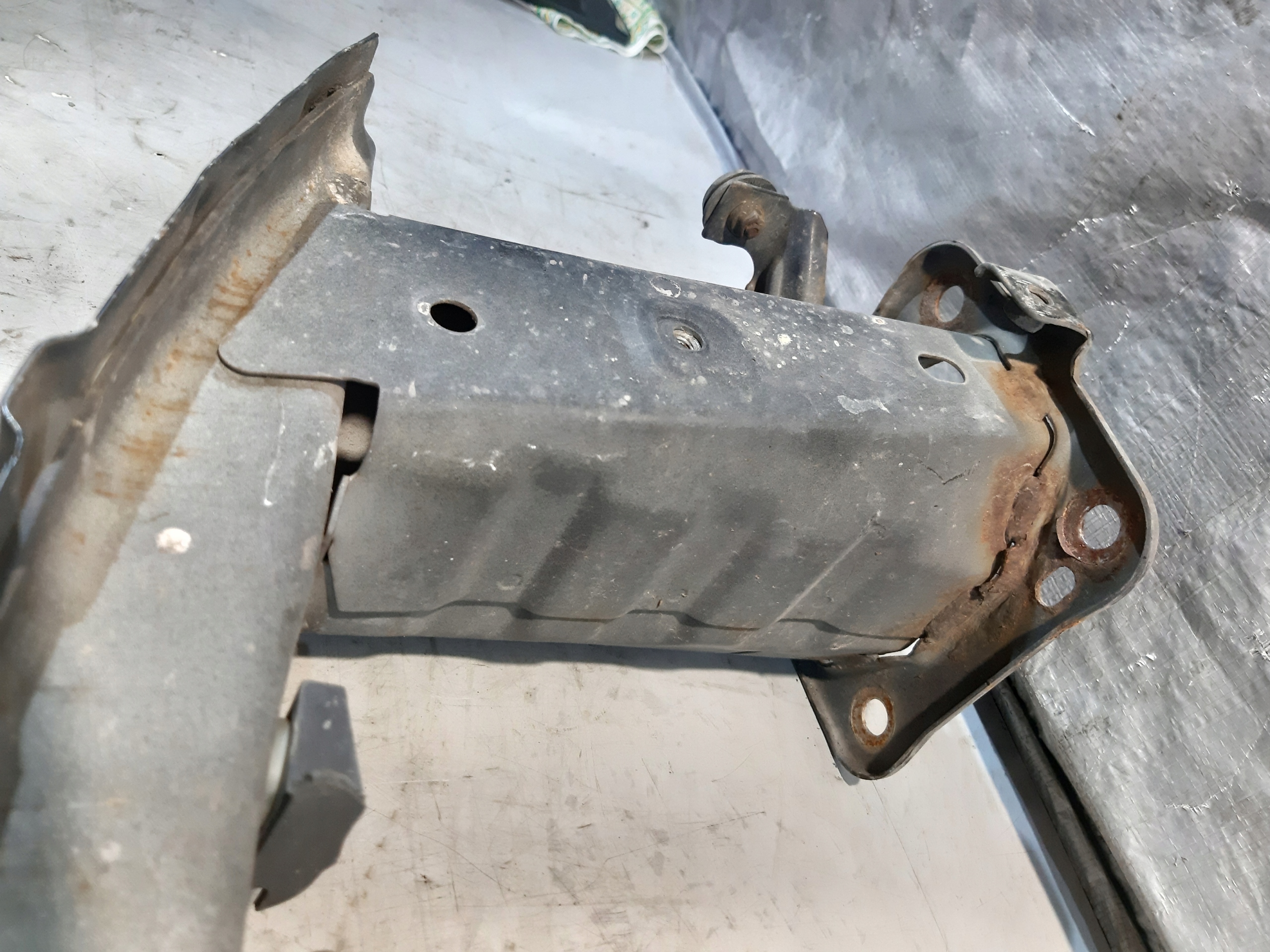Ford Focus C-max and sider below bumper front