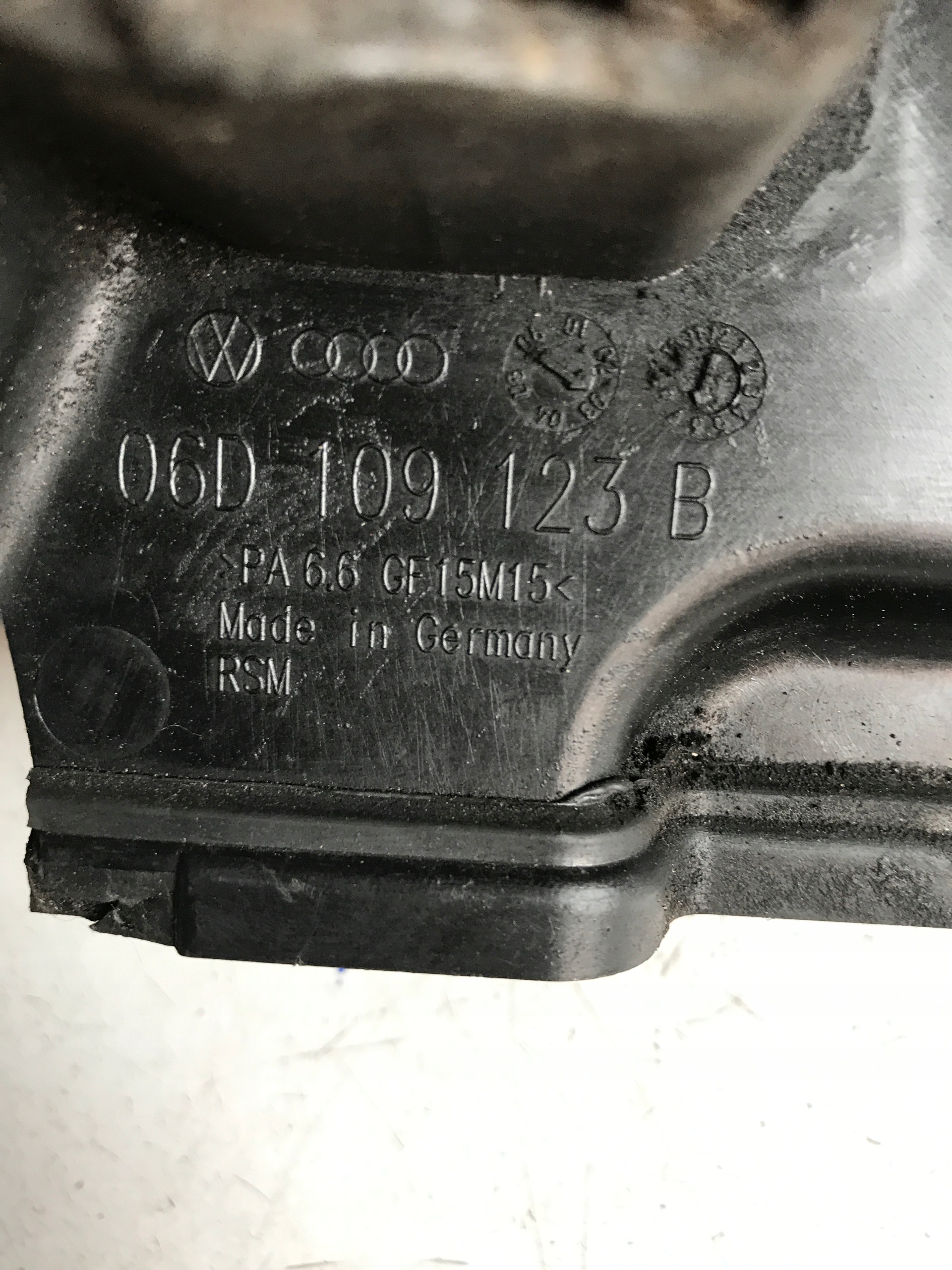 cover gearbox cover AUDI A3 8P0 06D109123B