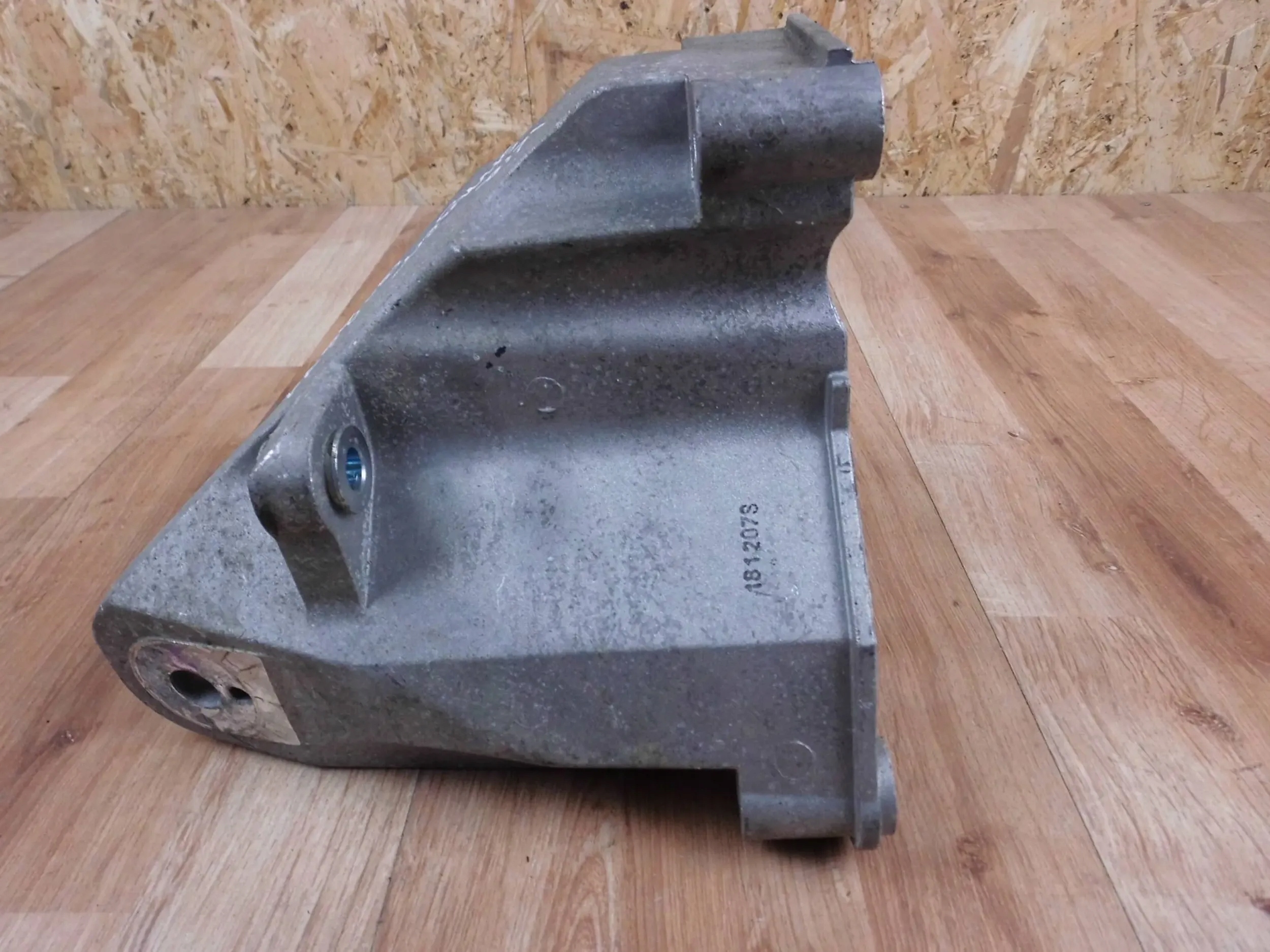 KIA Stinger 3.3 GT holder holder console engine mount 21825-J5400