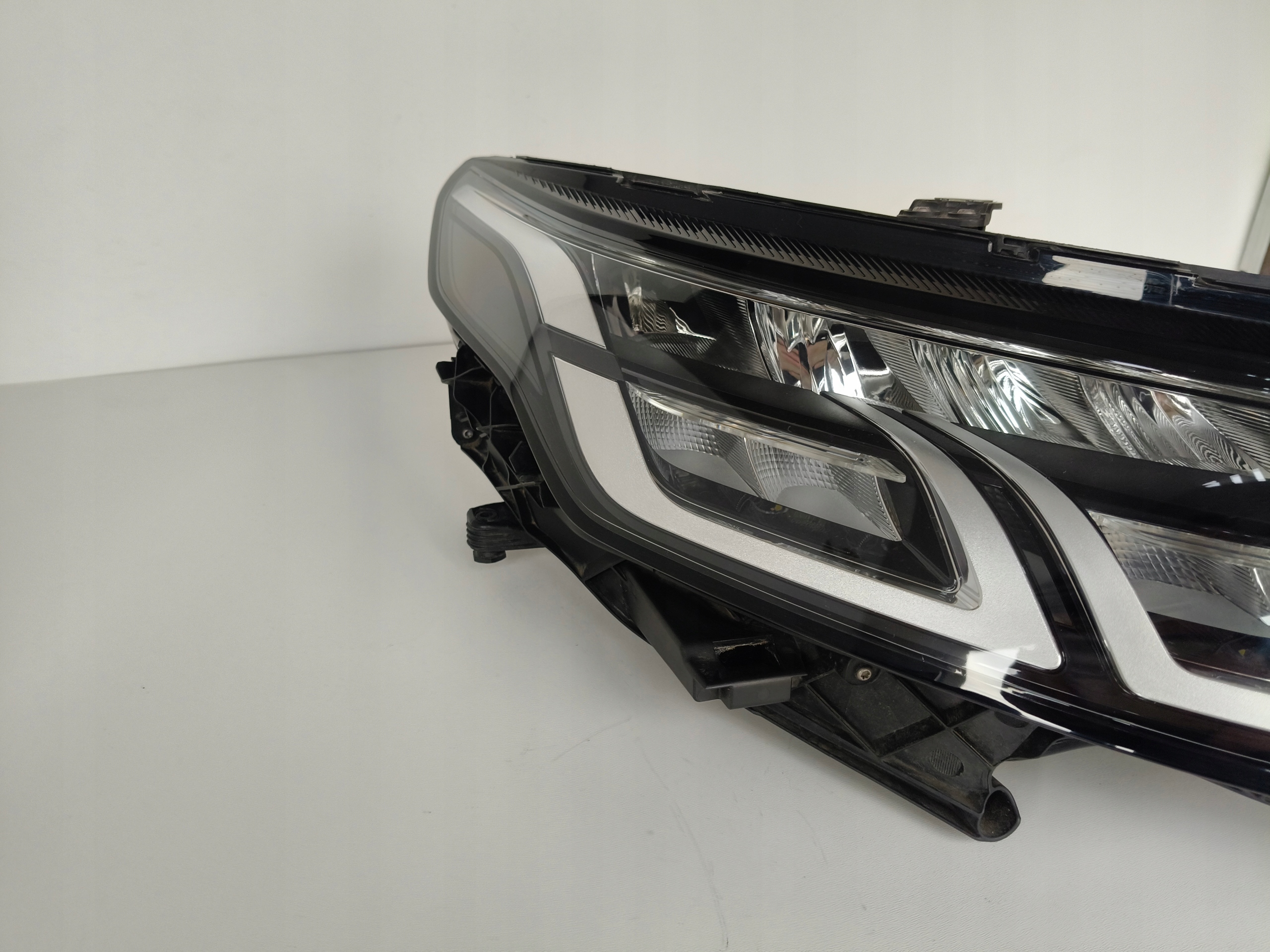 light right REFLEKTOR LAND ROVER DISCOVERY SPORT 19- LIFT FULL LED